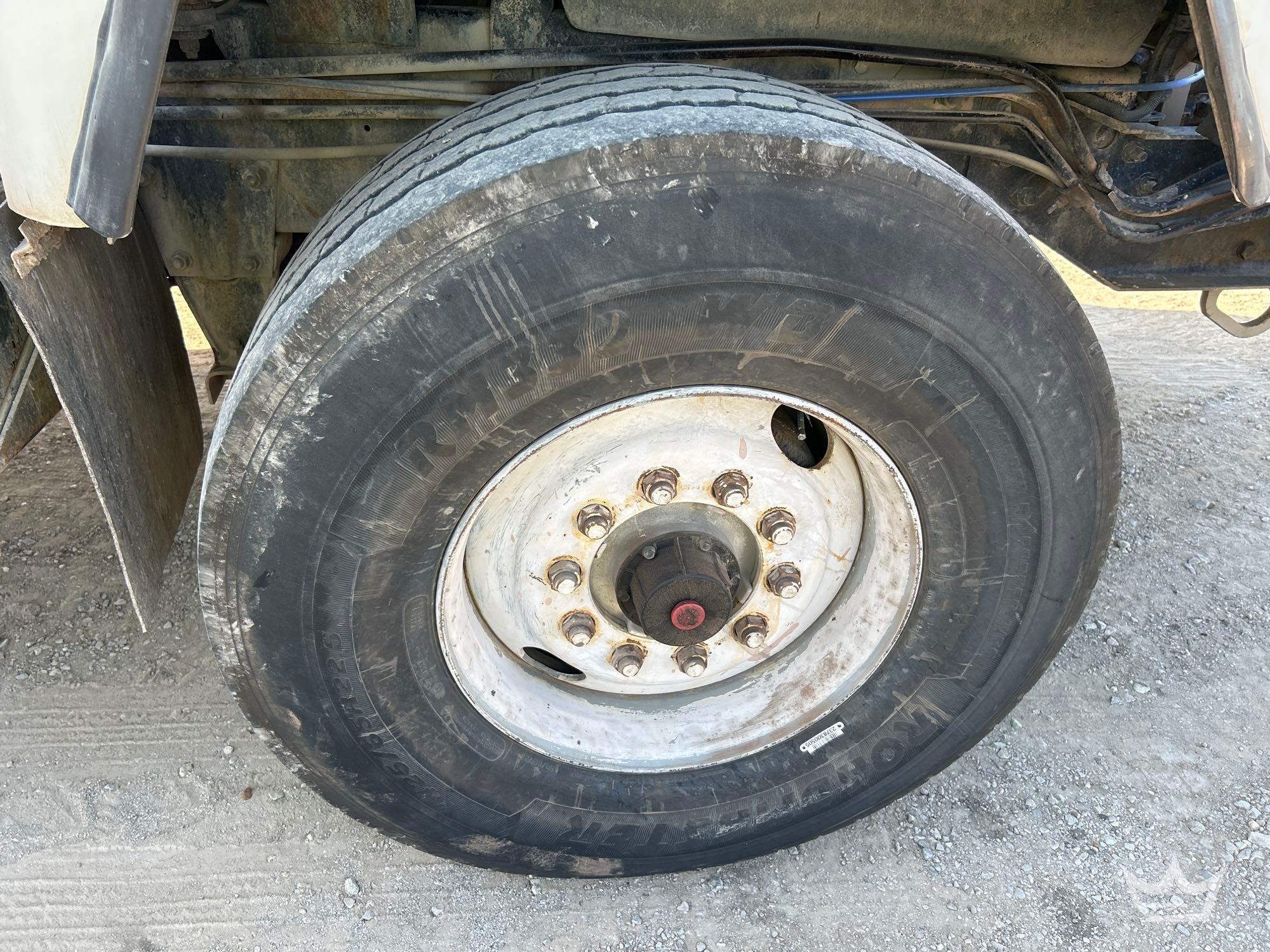 1994 Mack DM690S