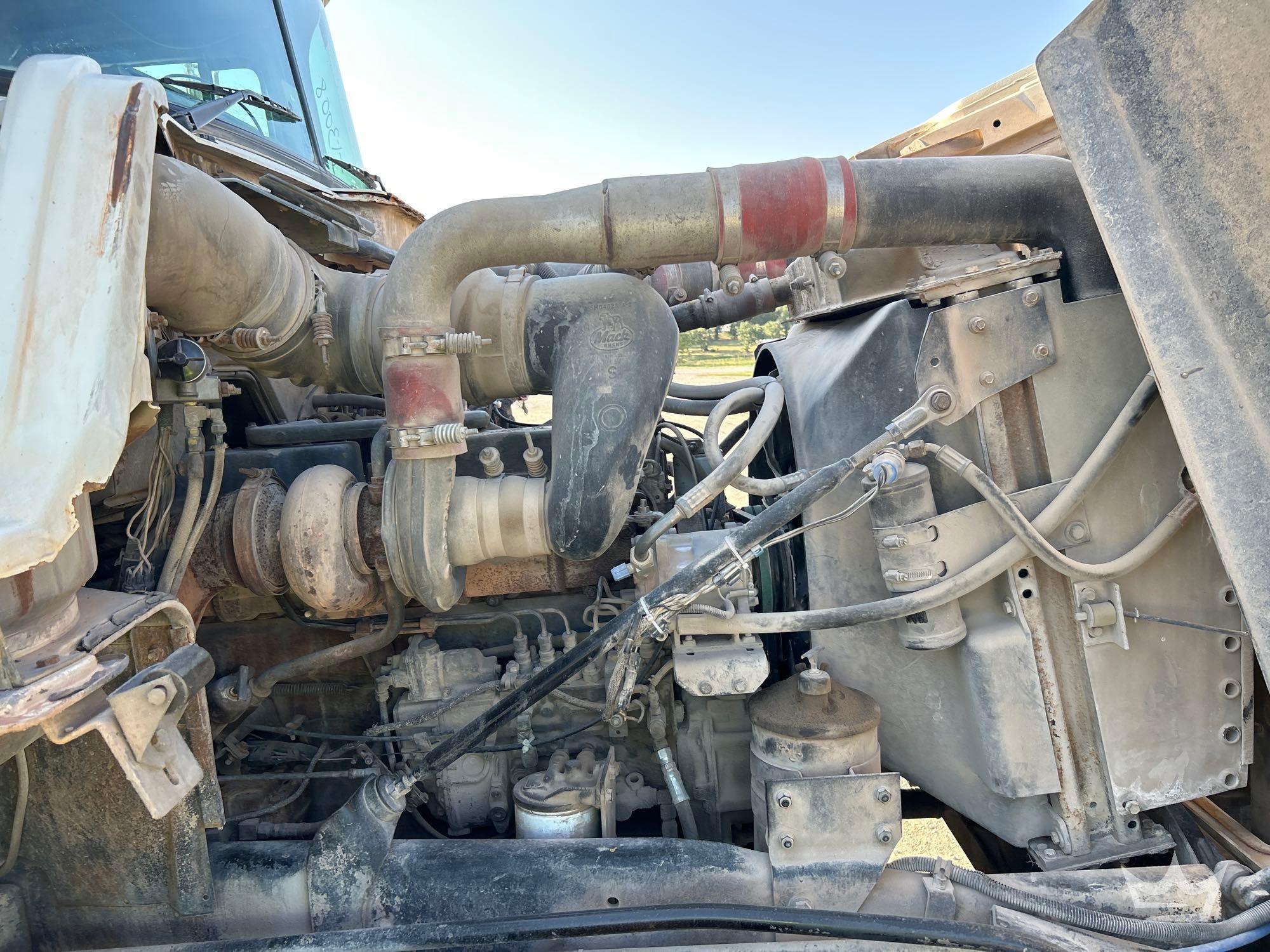 1994 Mack DM690S