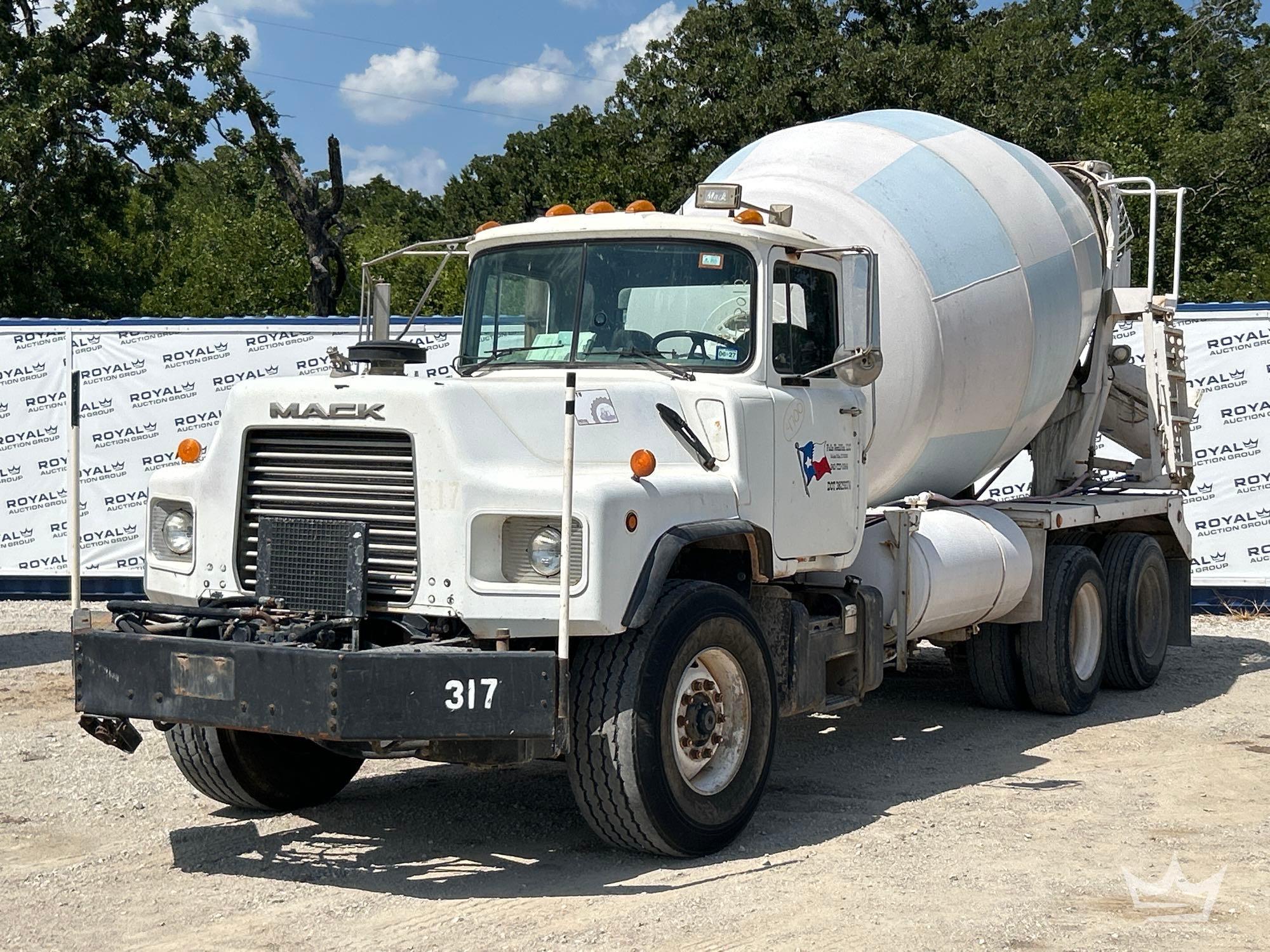1997 Mack DM690S