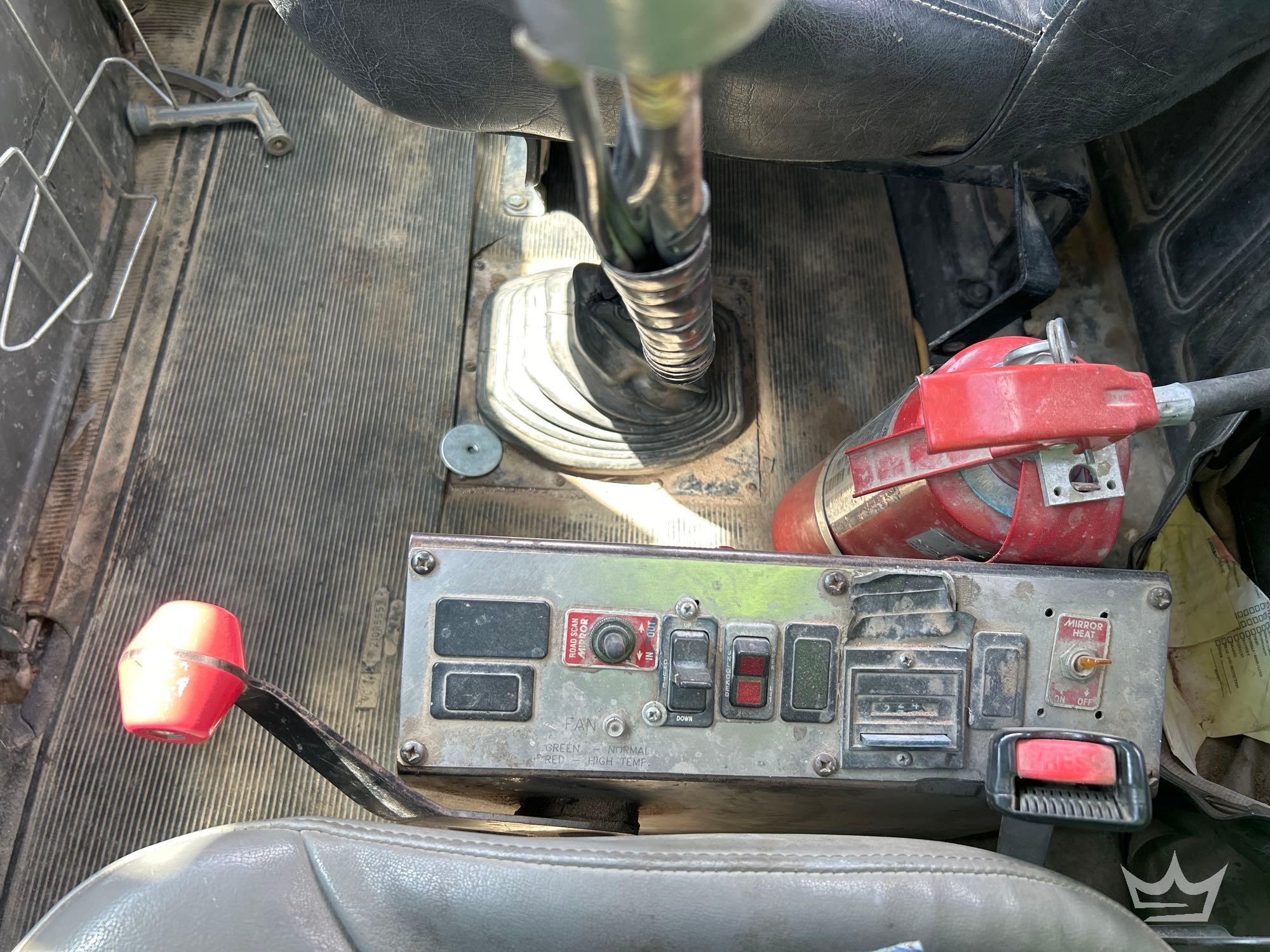 1997 Mack DM690S
