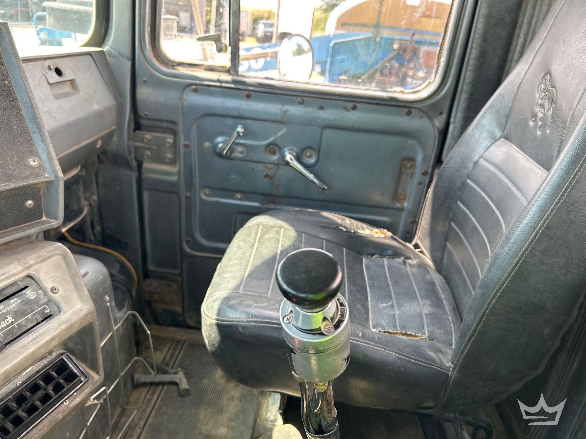 1997 Mack DM690S