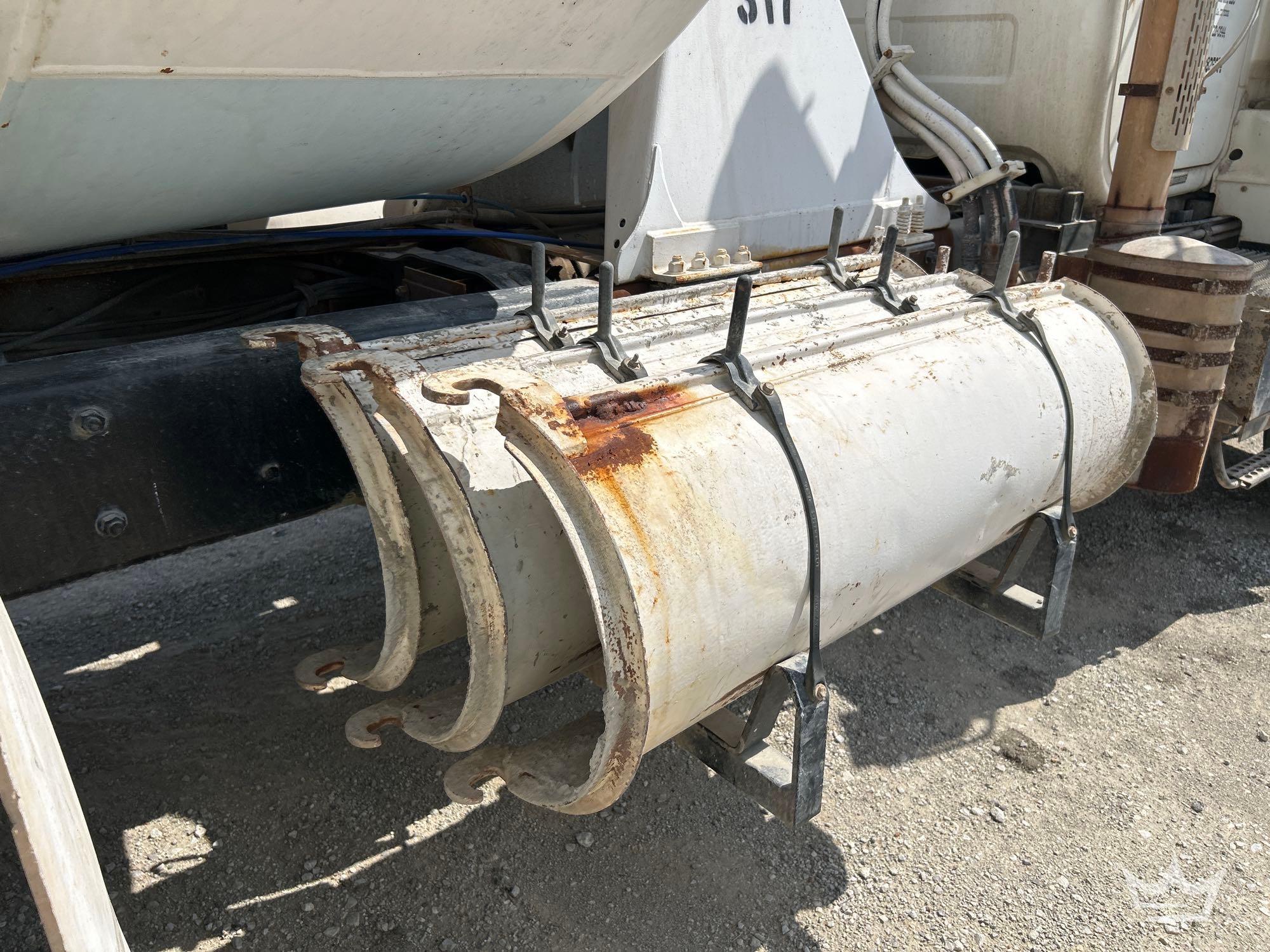 1997 Mack DM690S