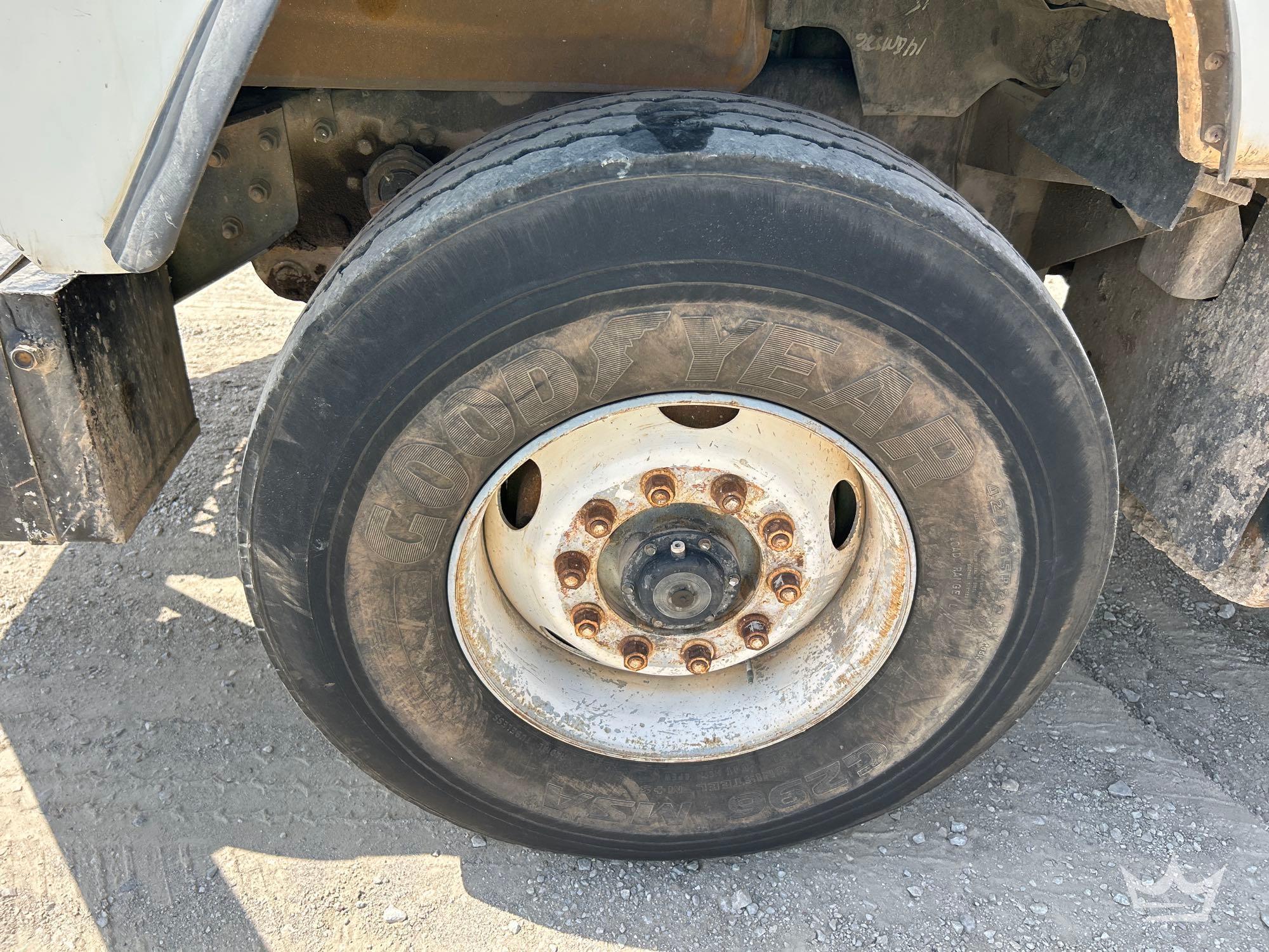 1997 Mack DM690S