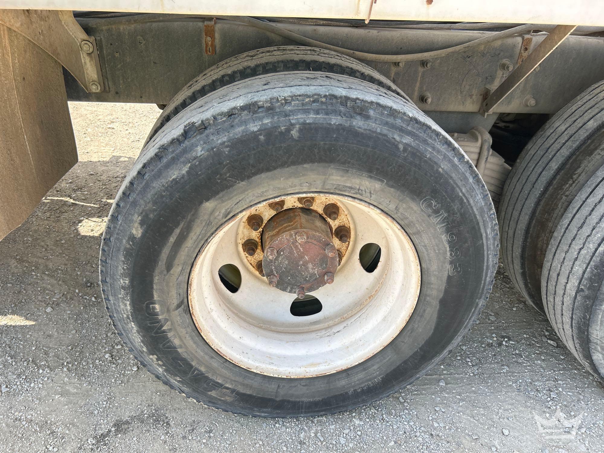 1997 Mack DM690S