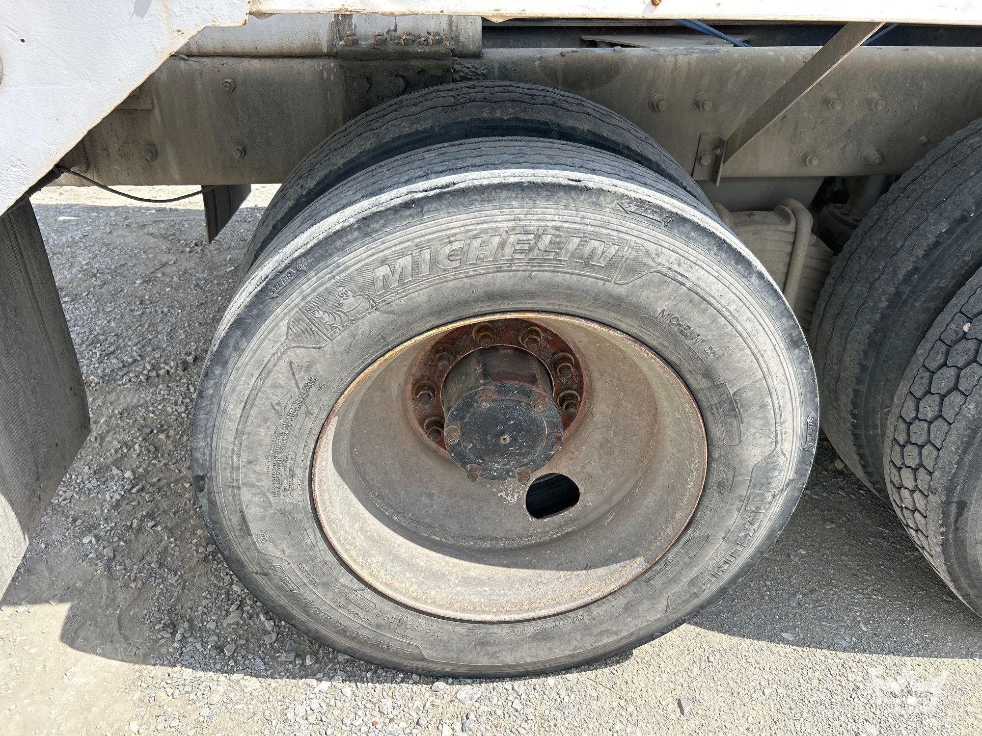 1997 Mack DM690S