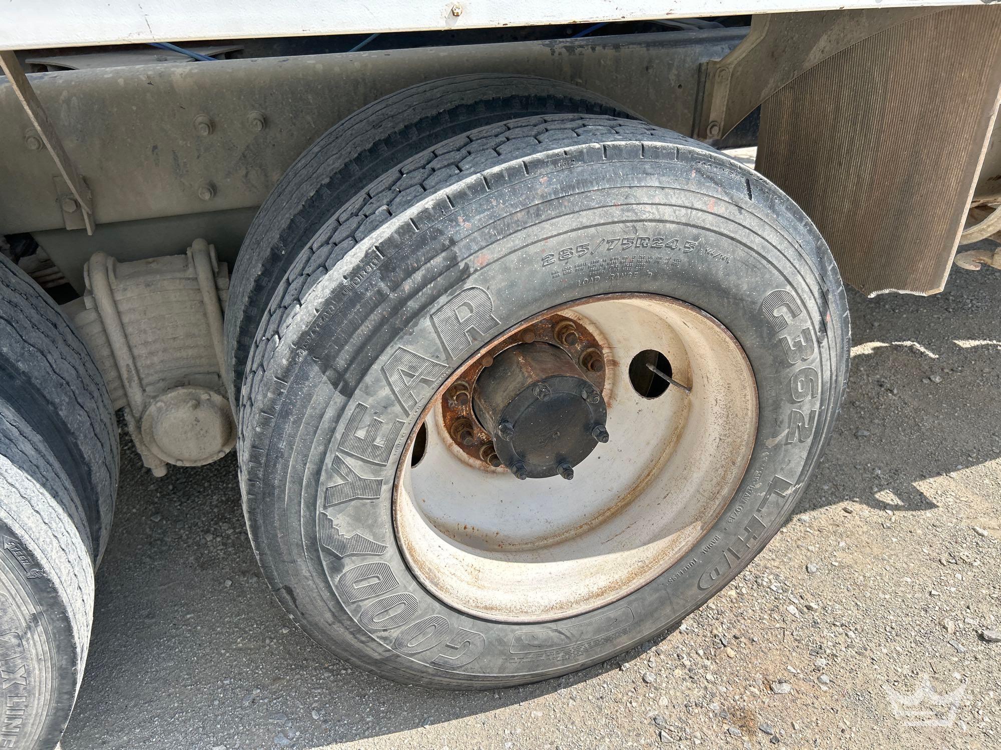1997 Mack DM690S