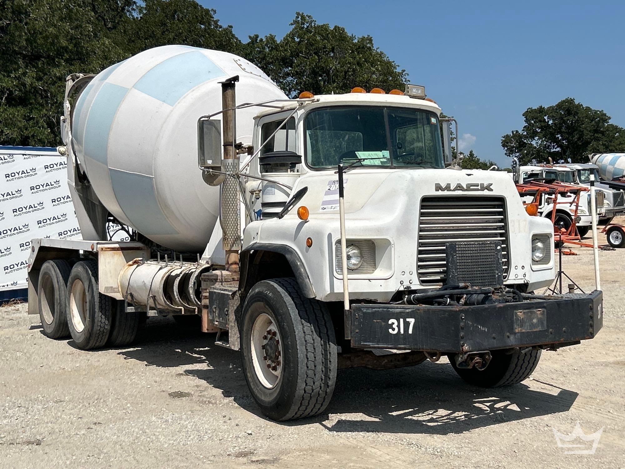 1997 Mack DM690S