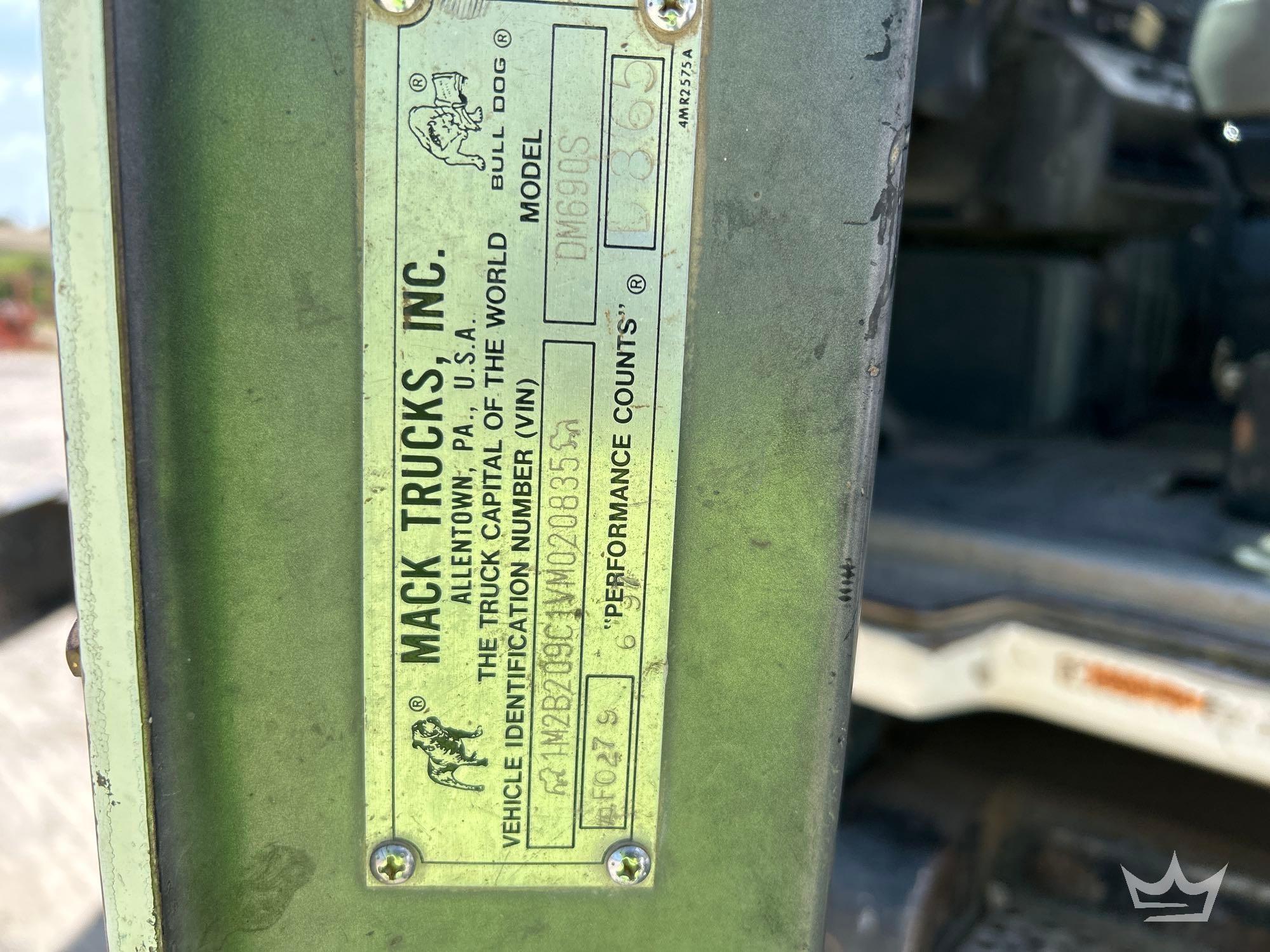 1997 Mack DM690S