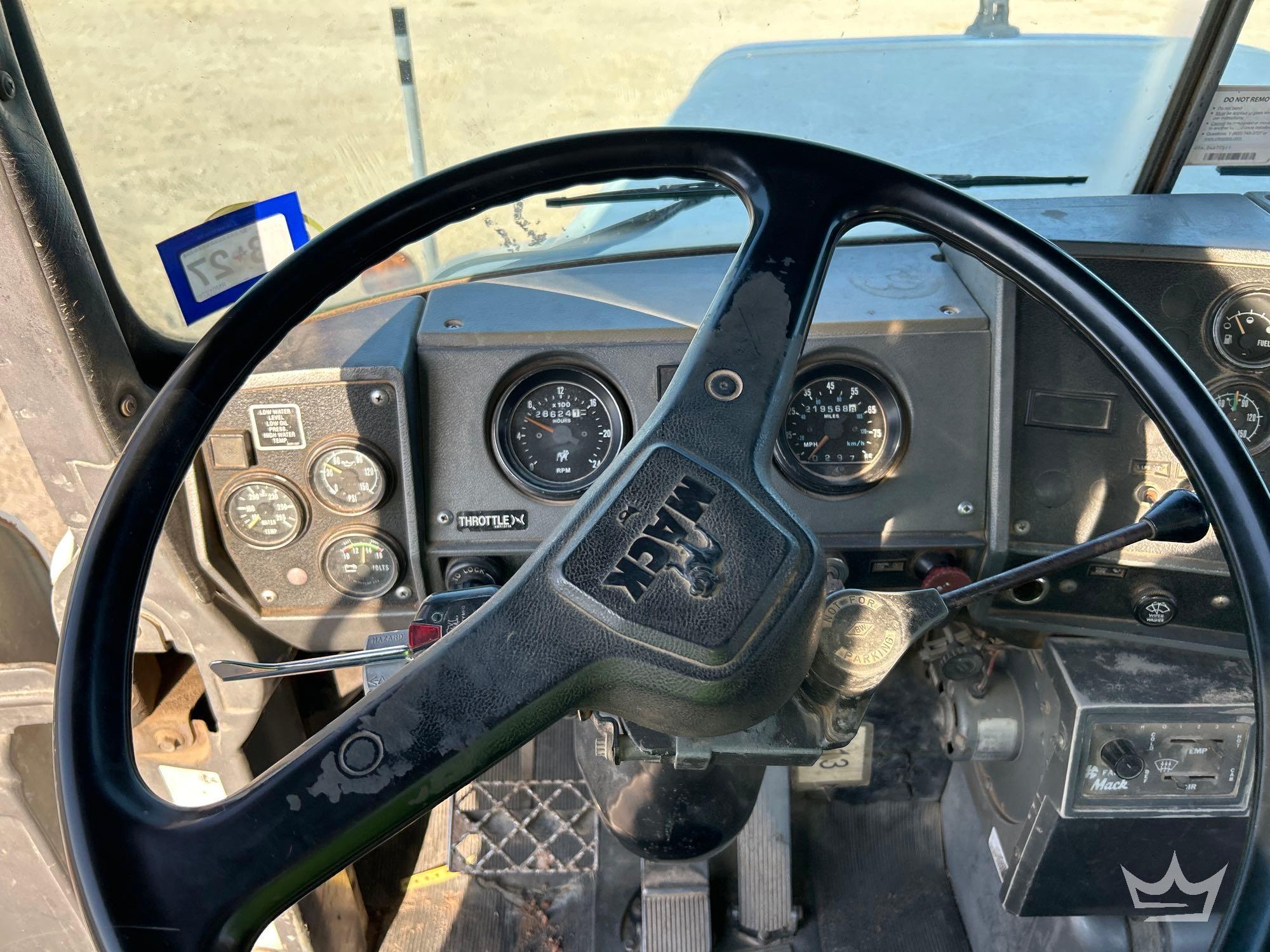 1994 Mack DM690S