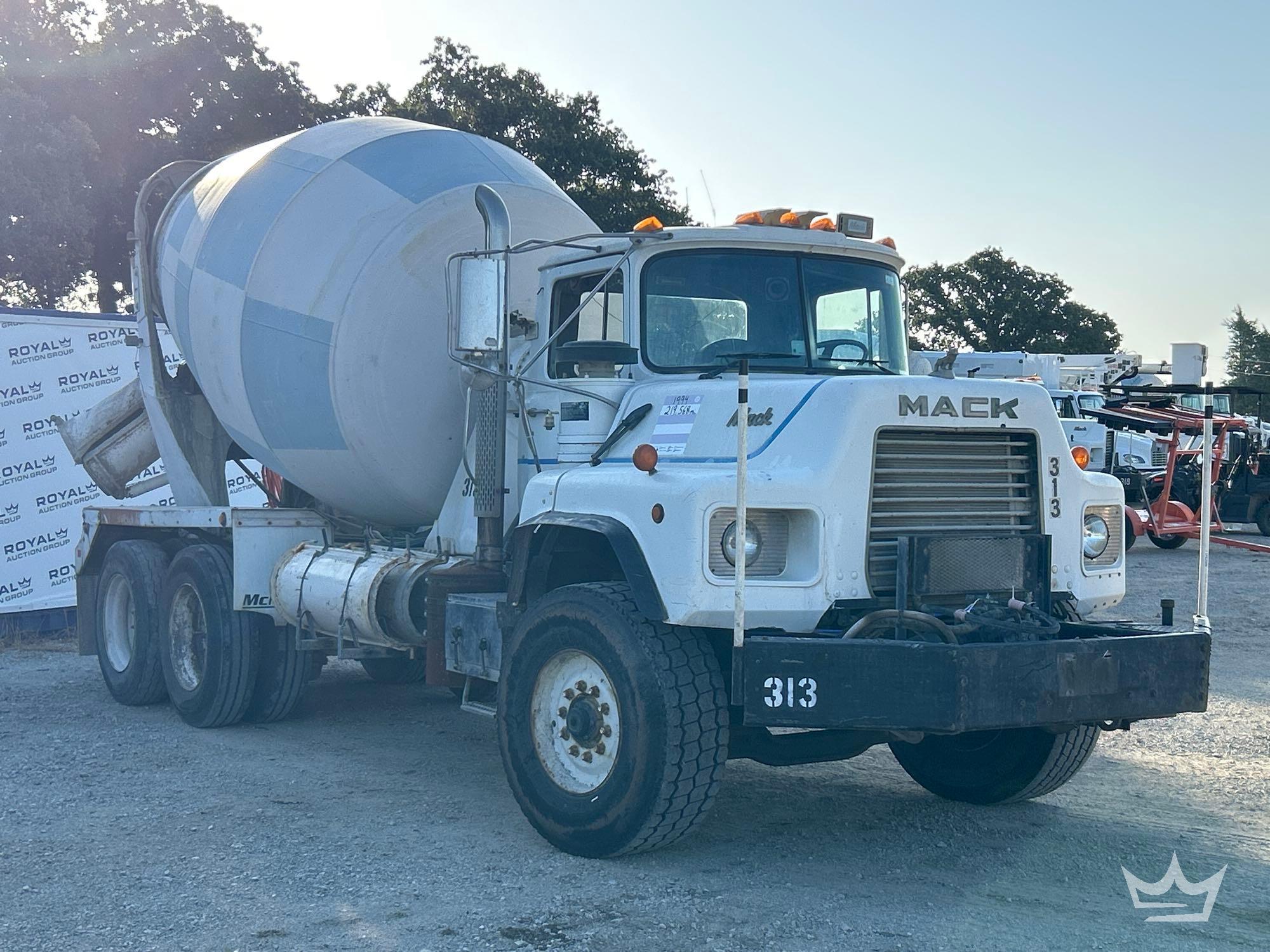 1994 Mack DM690S
