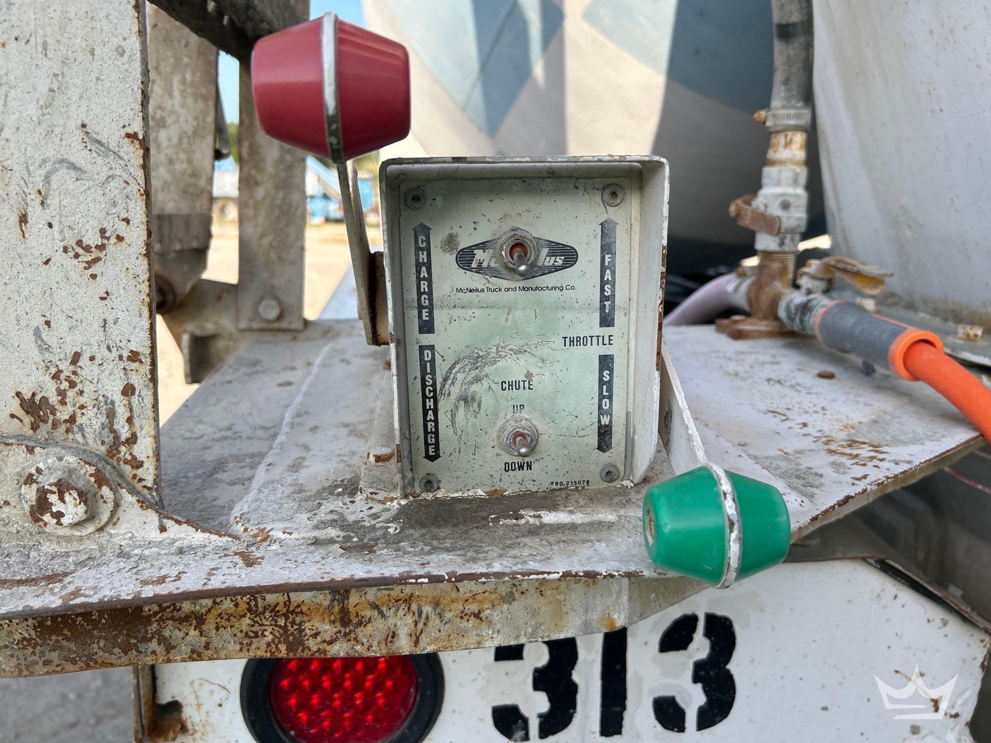 1994 Mack DM690S