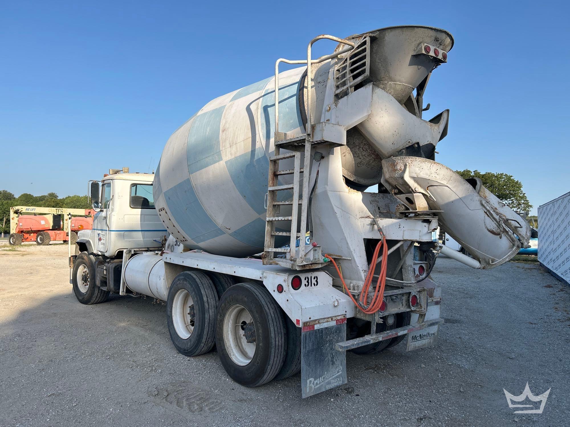 1994 Mack DM690S