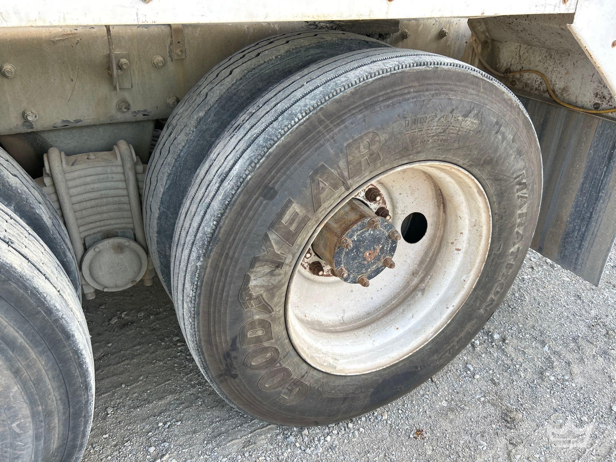 1994 Mack DM690S