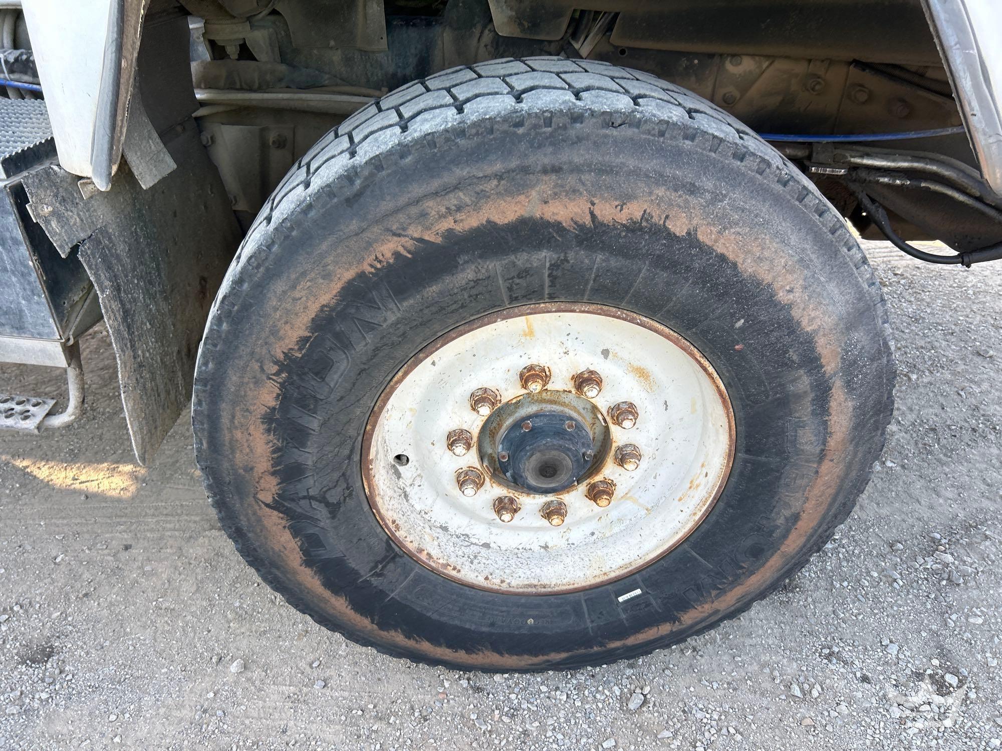 1994 Mack DM690S
