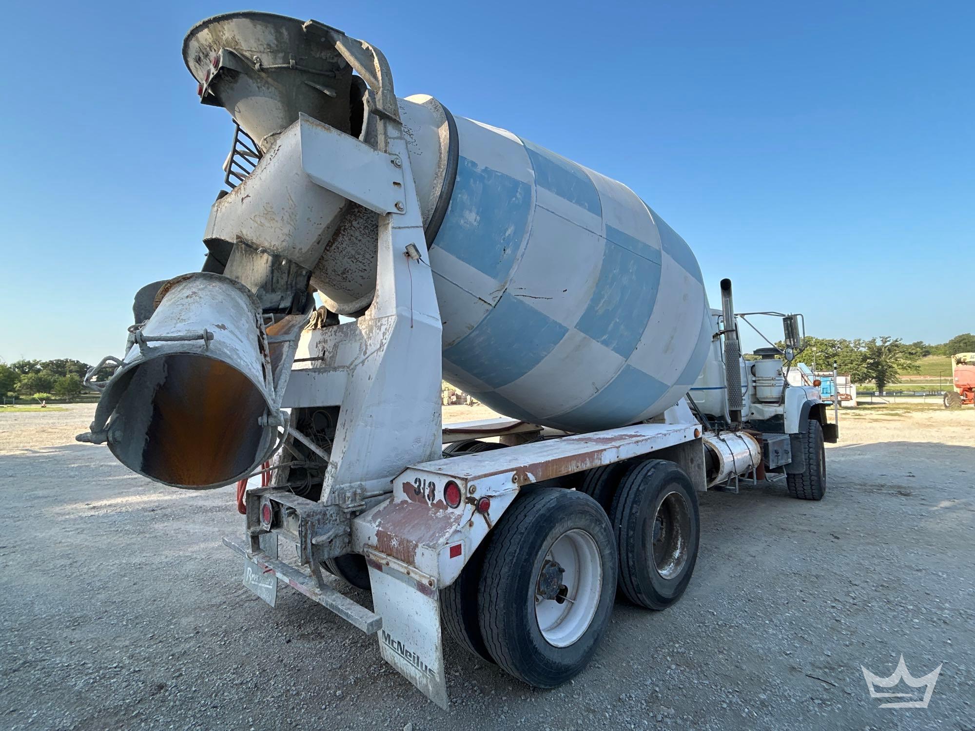 1994 Mack DM690S