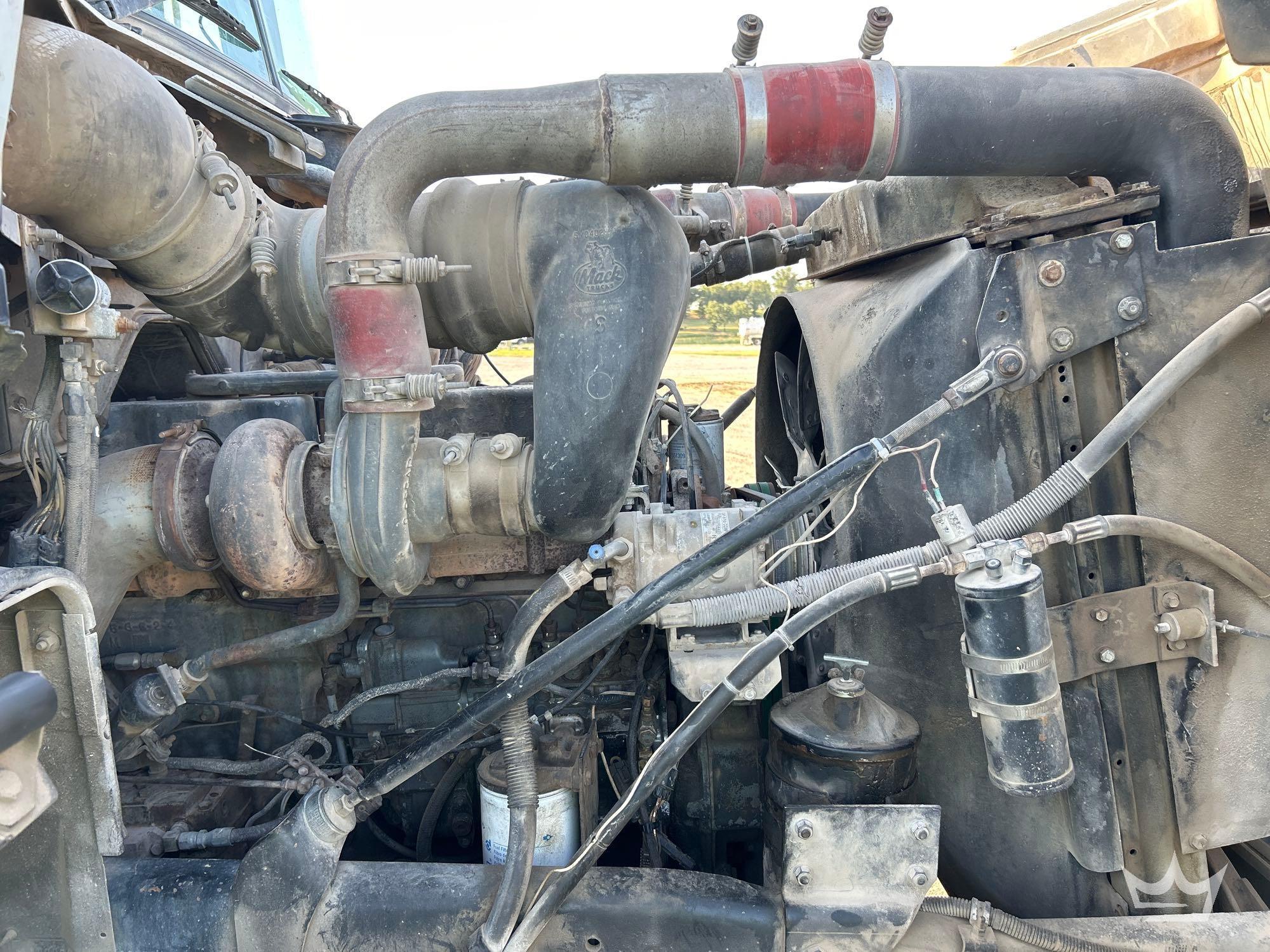 1994 Mack DM690S