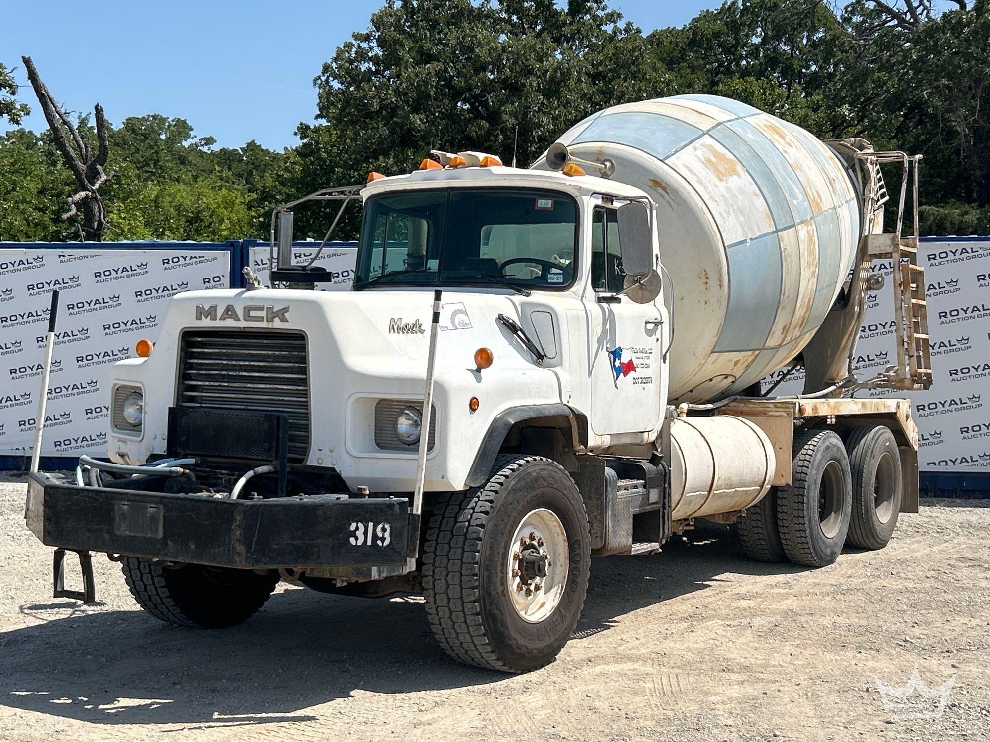 1994 Mack DM690S