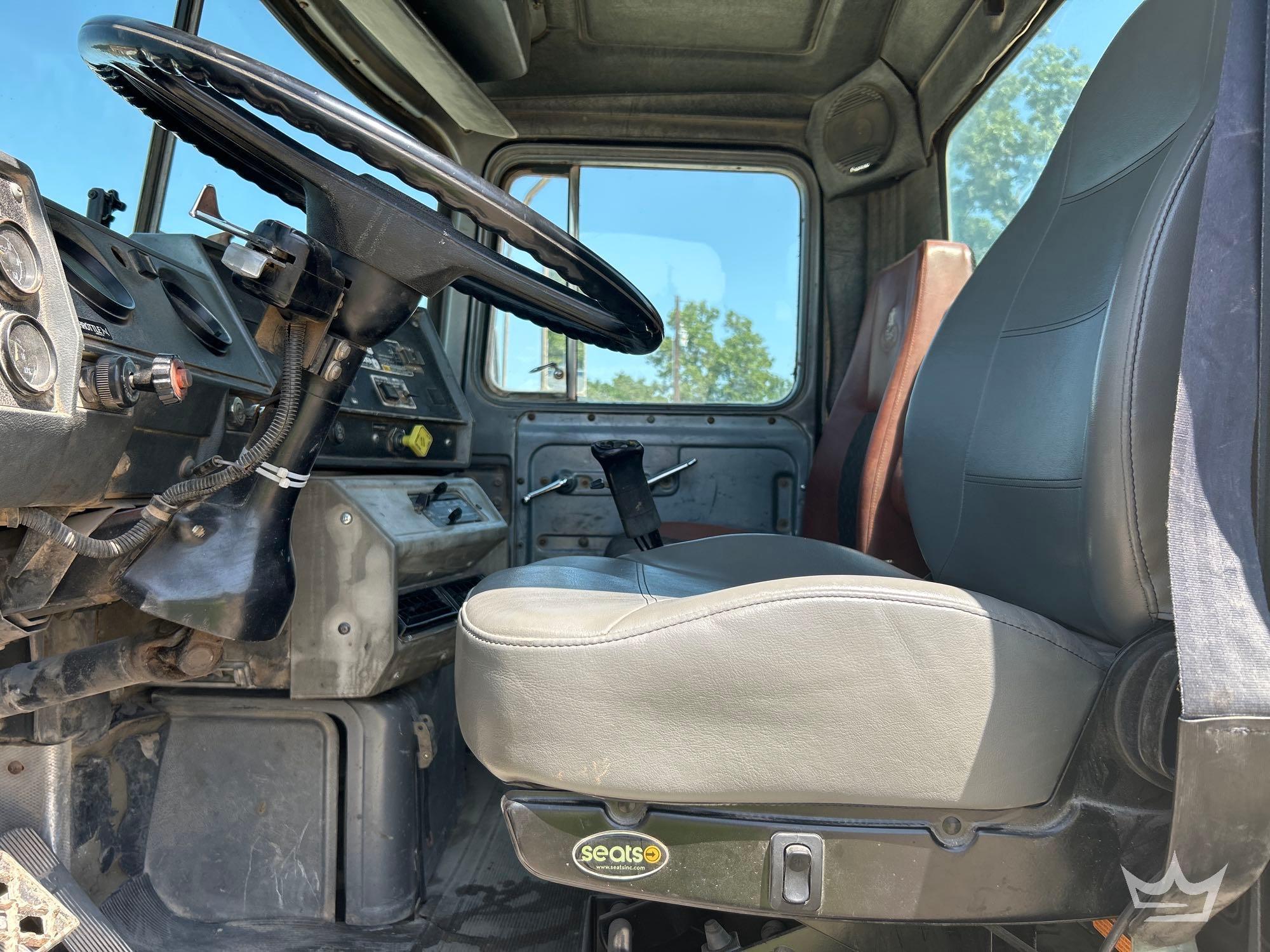 1994 Mack DM690S