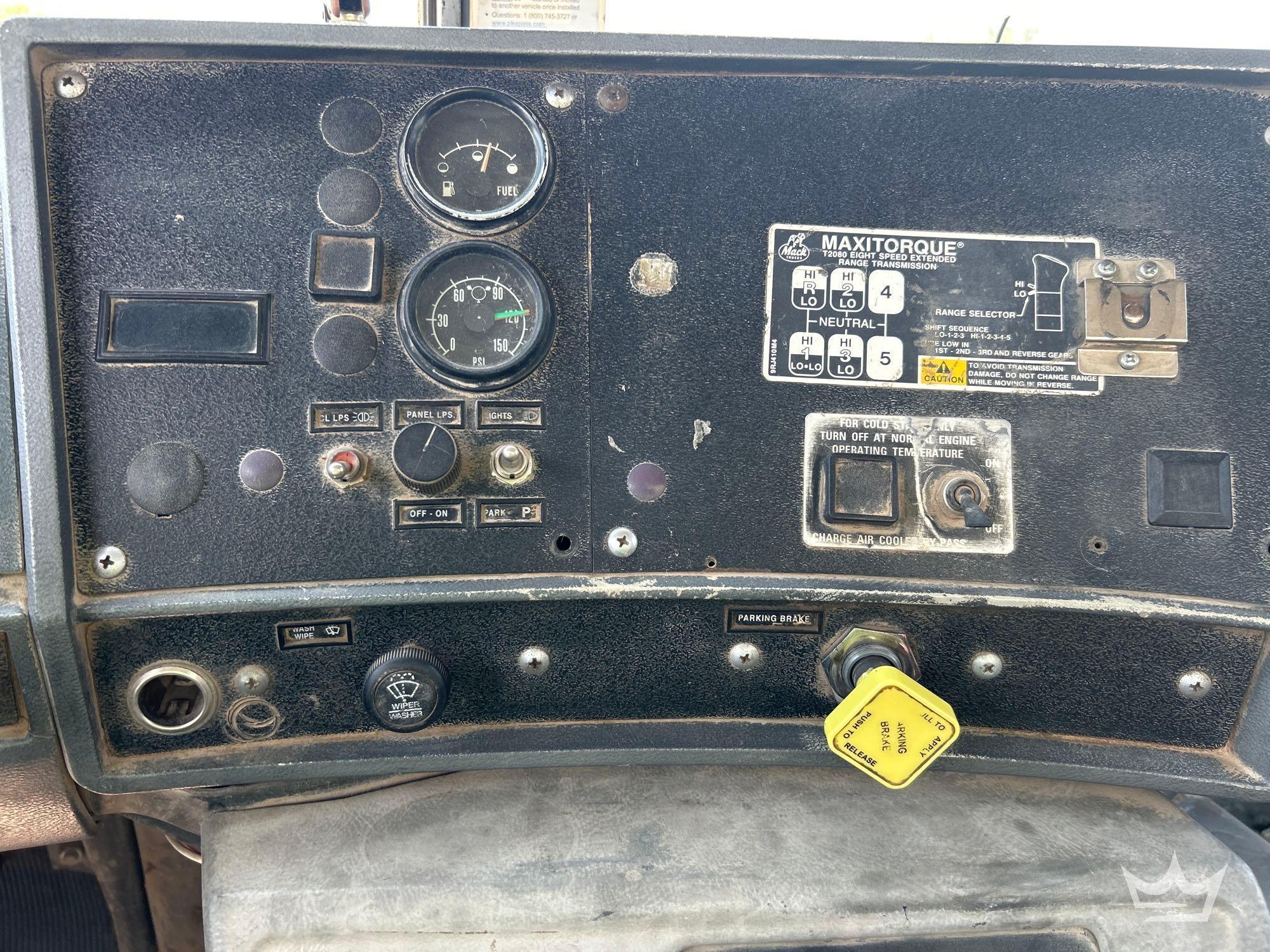 1994 Mack DM690S