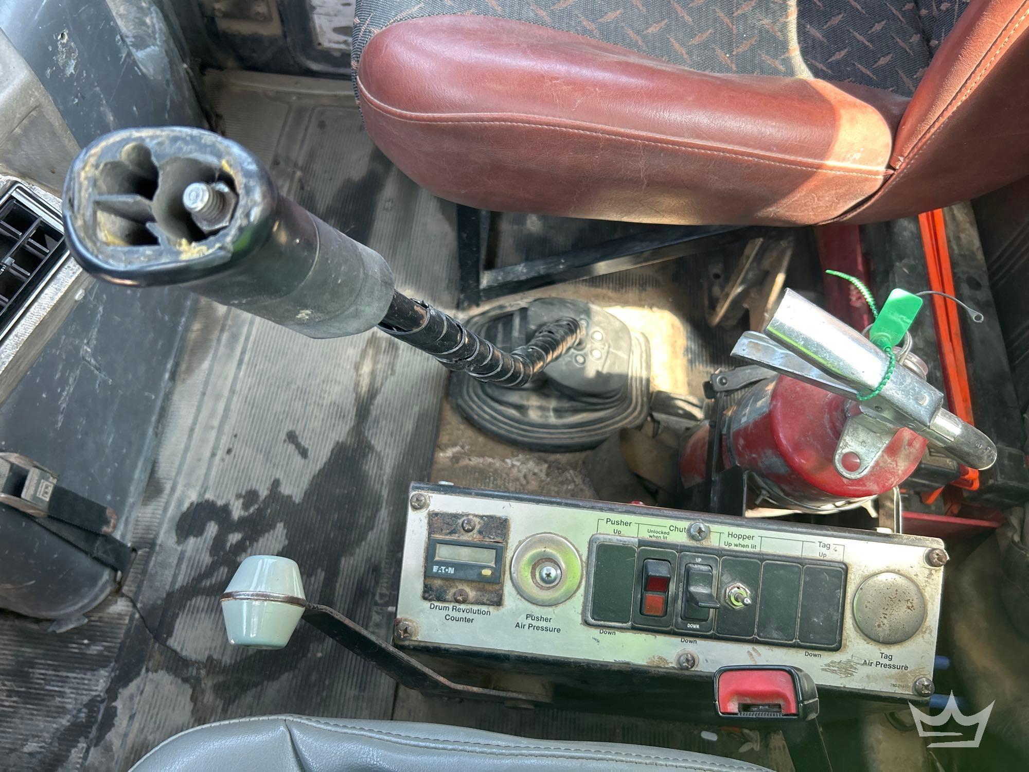 1994 Mack DM690S