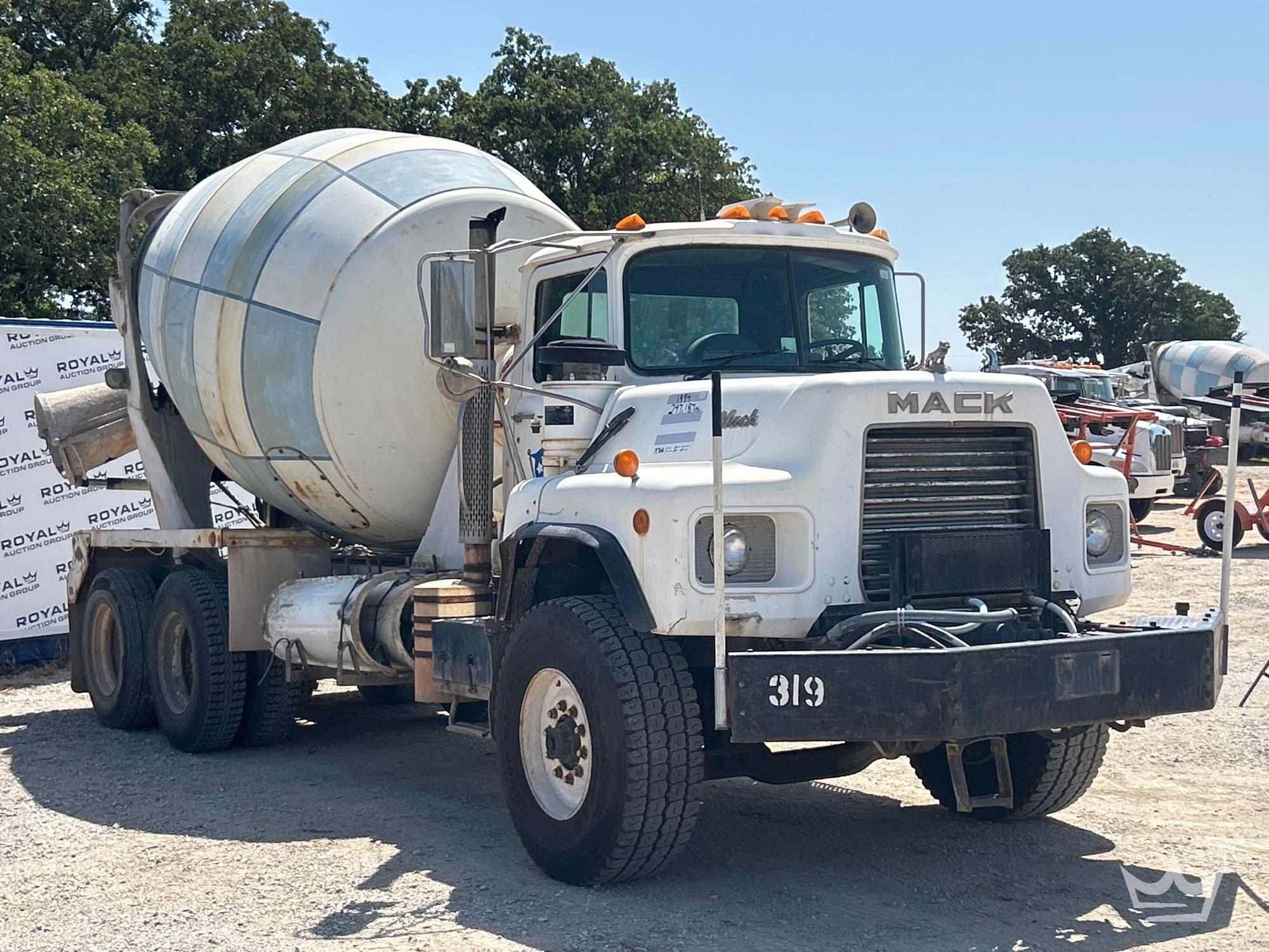 1994 Mack DM690S
