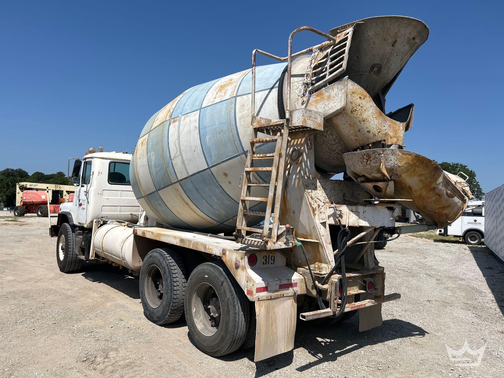 1994 Mack DM690S