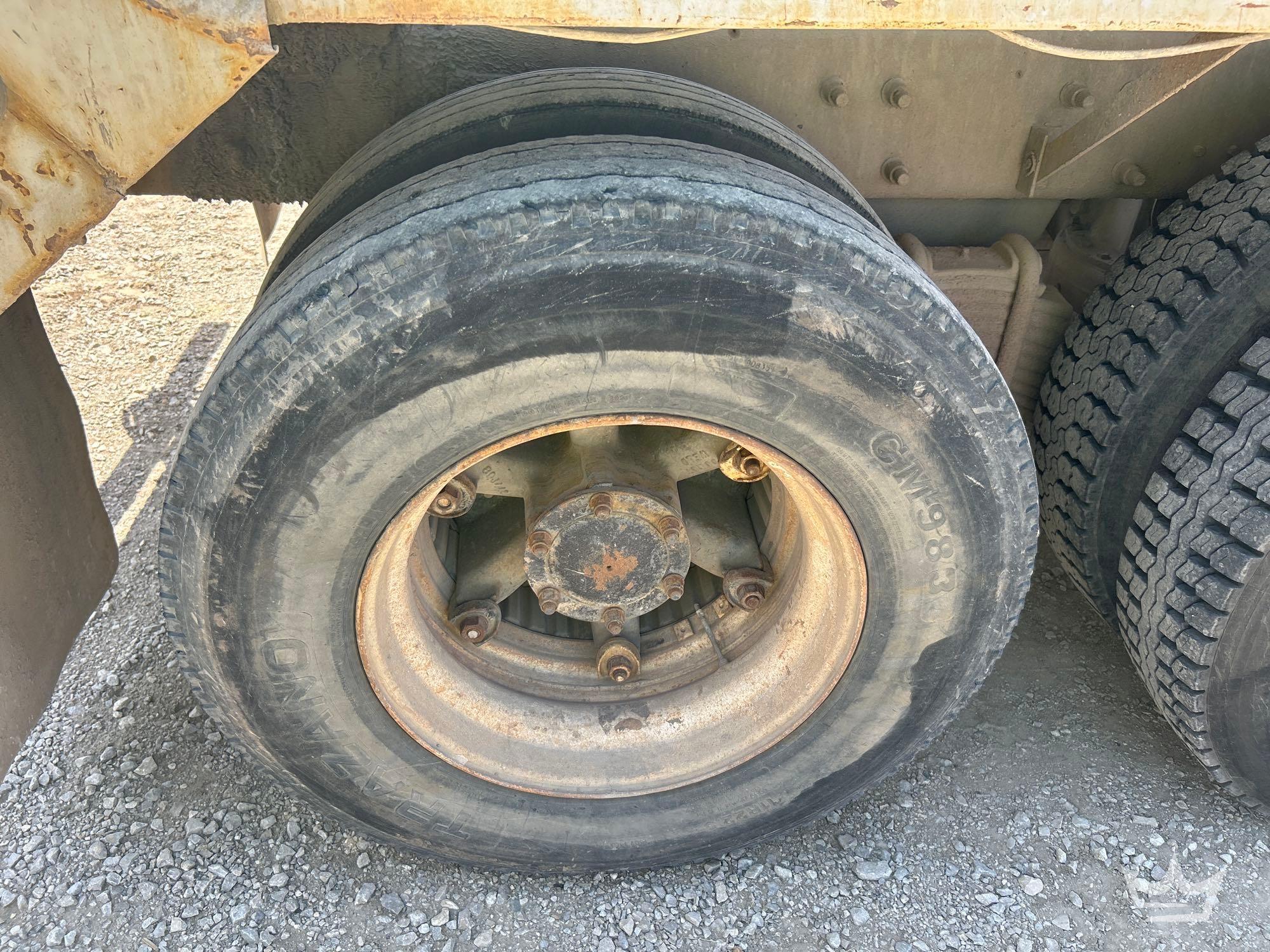 1994 Mack DM690S