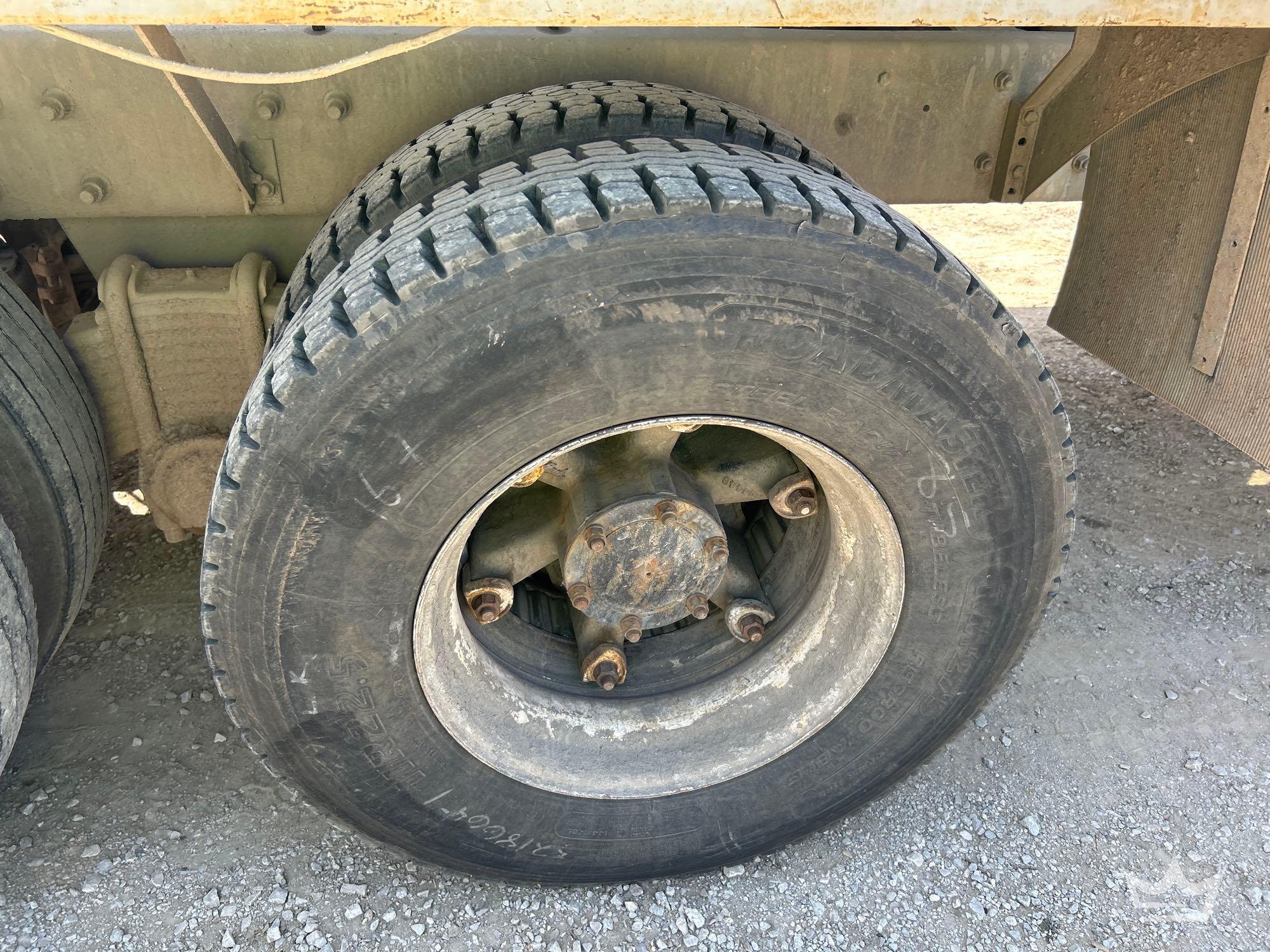1994 Mack DM690S