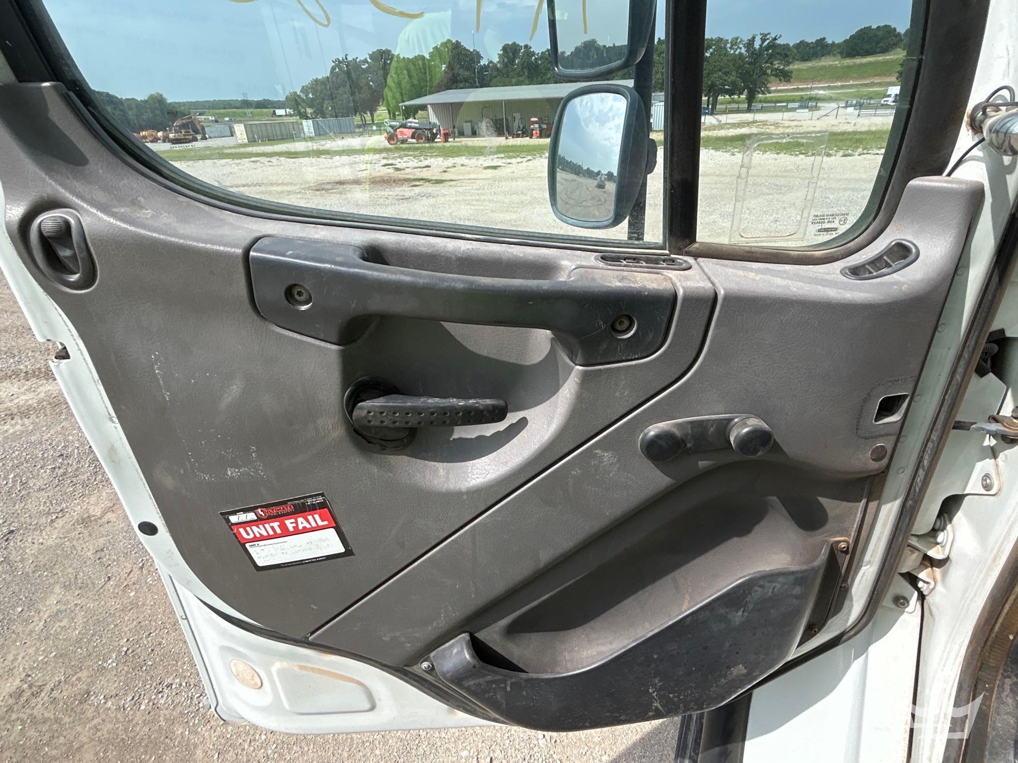2012 Freightliner M2 106