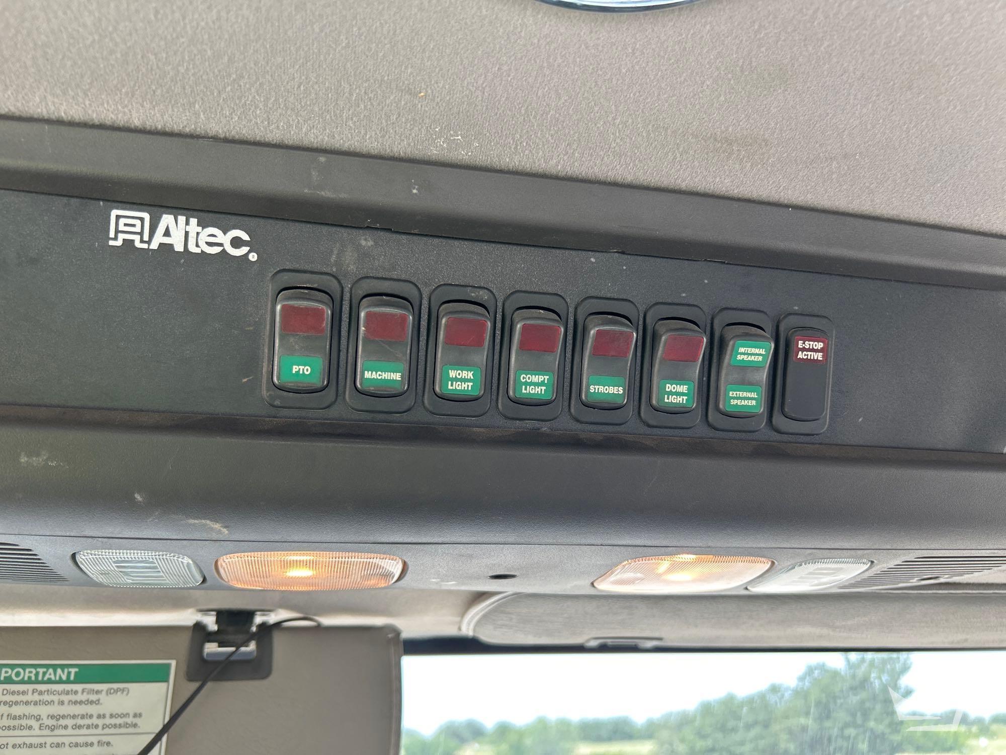 2012 Freightliner M2 106