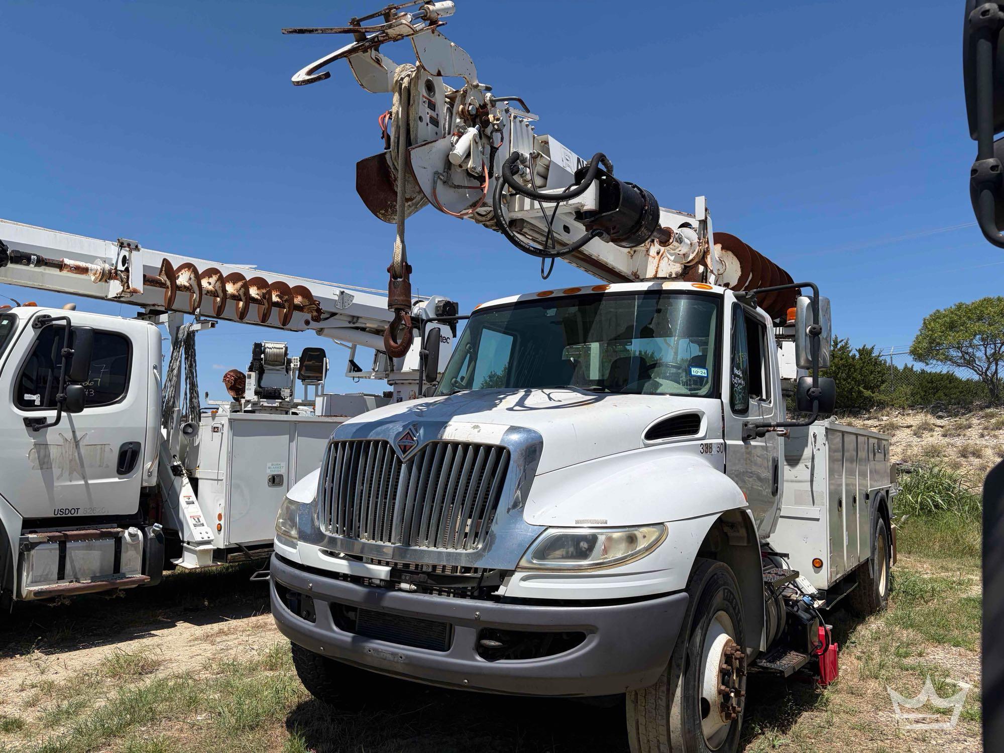 2016 International DuraStar 4300 Altec DC47TR Insulated Digger Derrick Truck