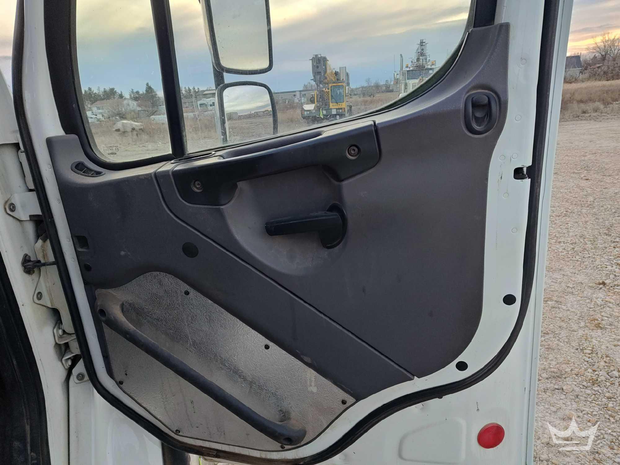 2014 Freightliner M2 106