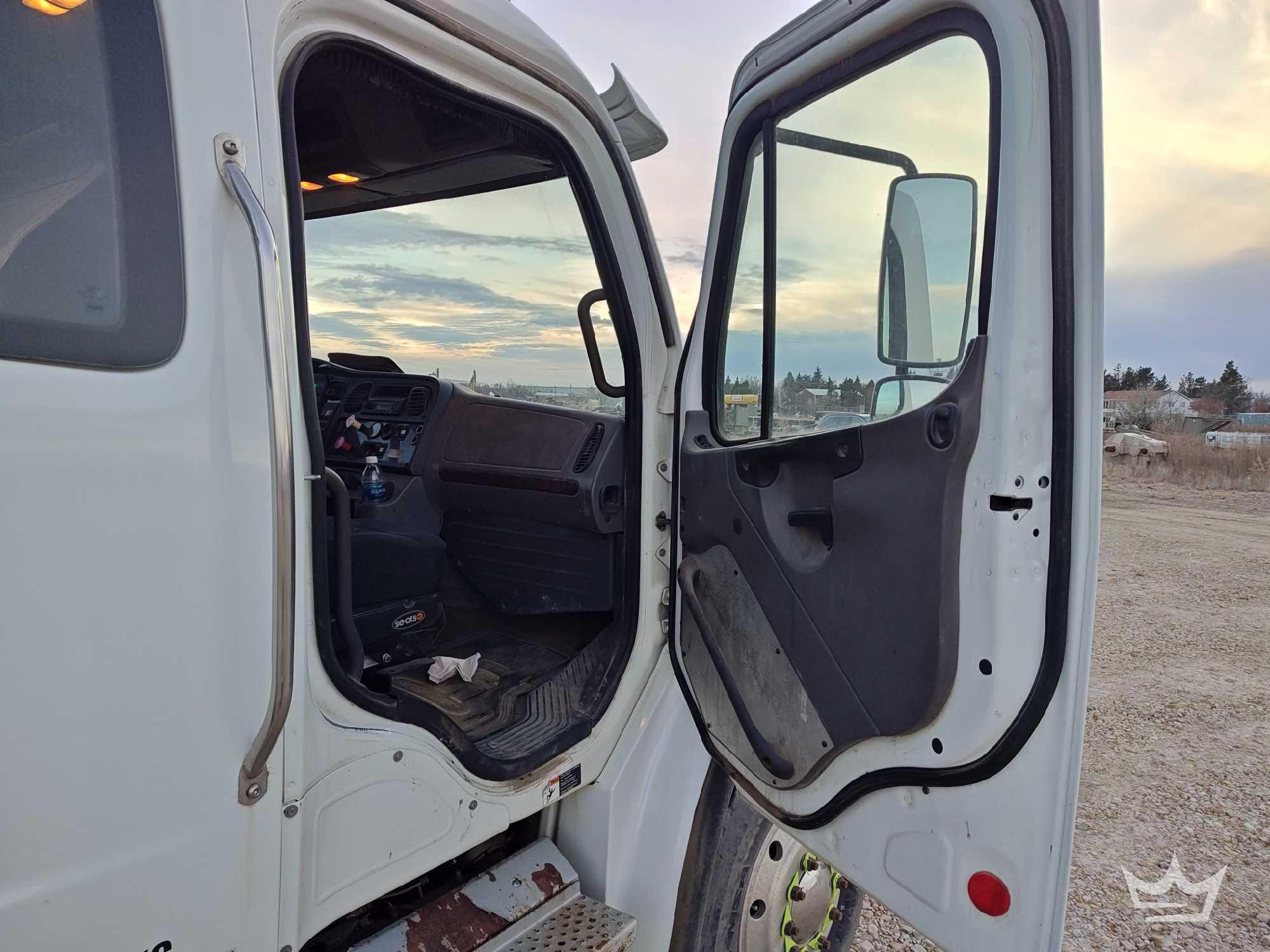 2014 Freightliner M2 106