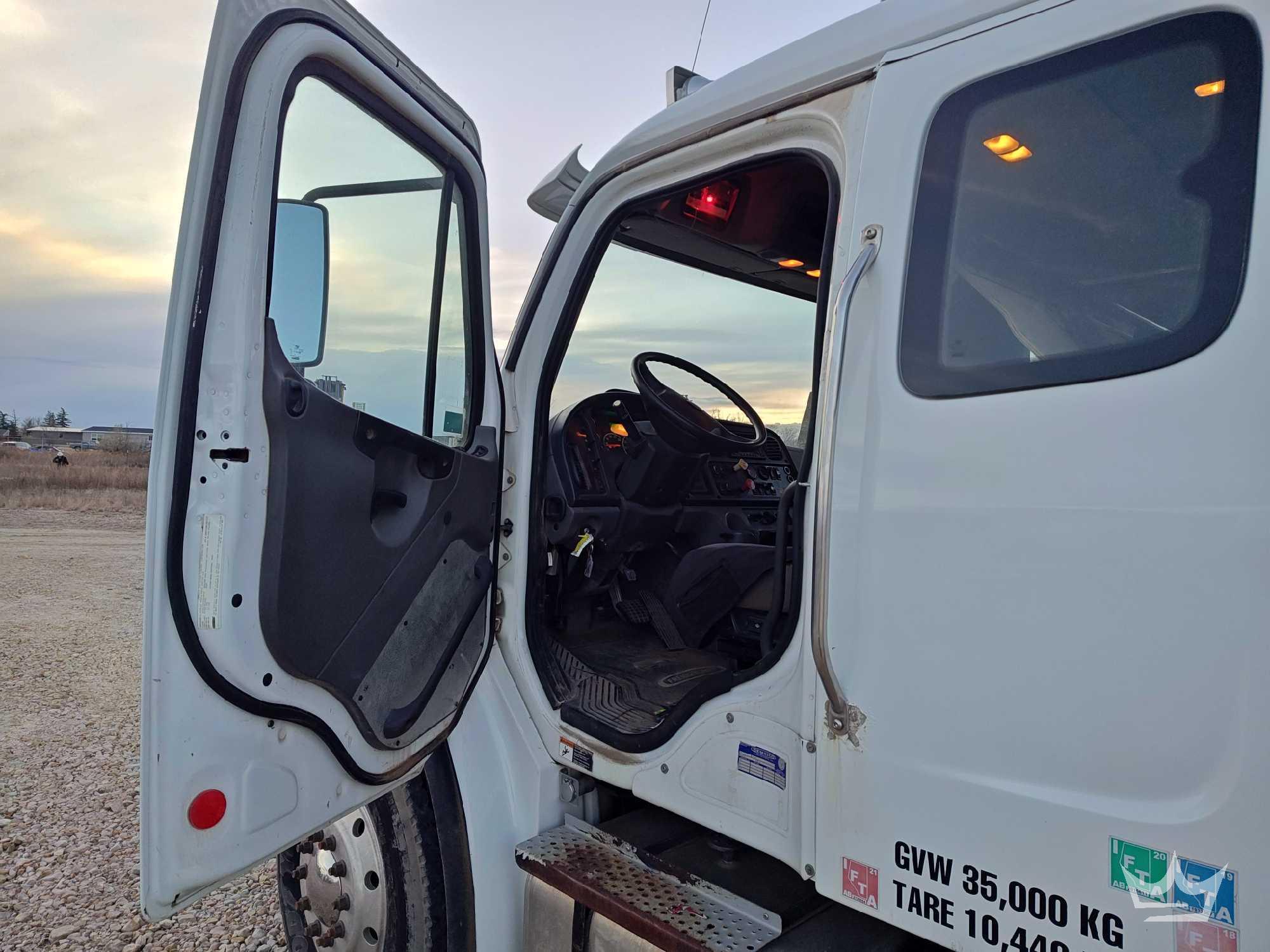 2014 Freightliner M2 106