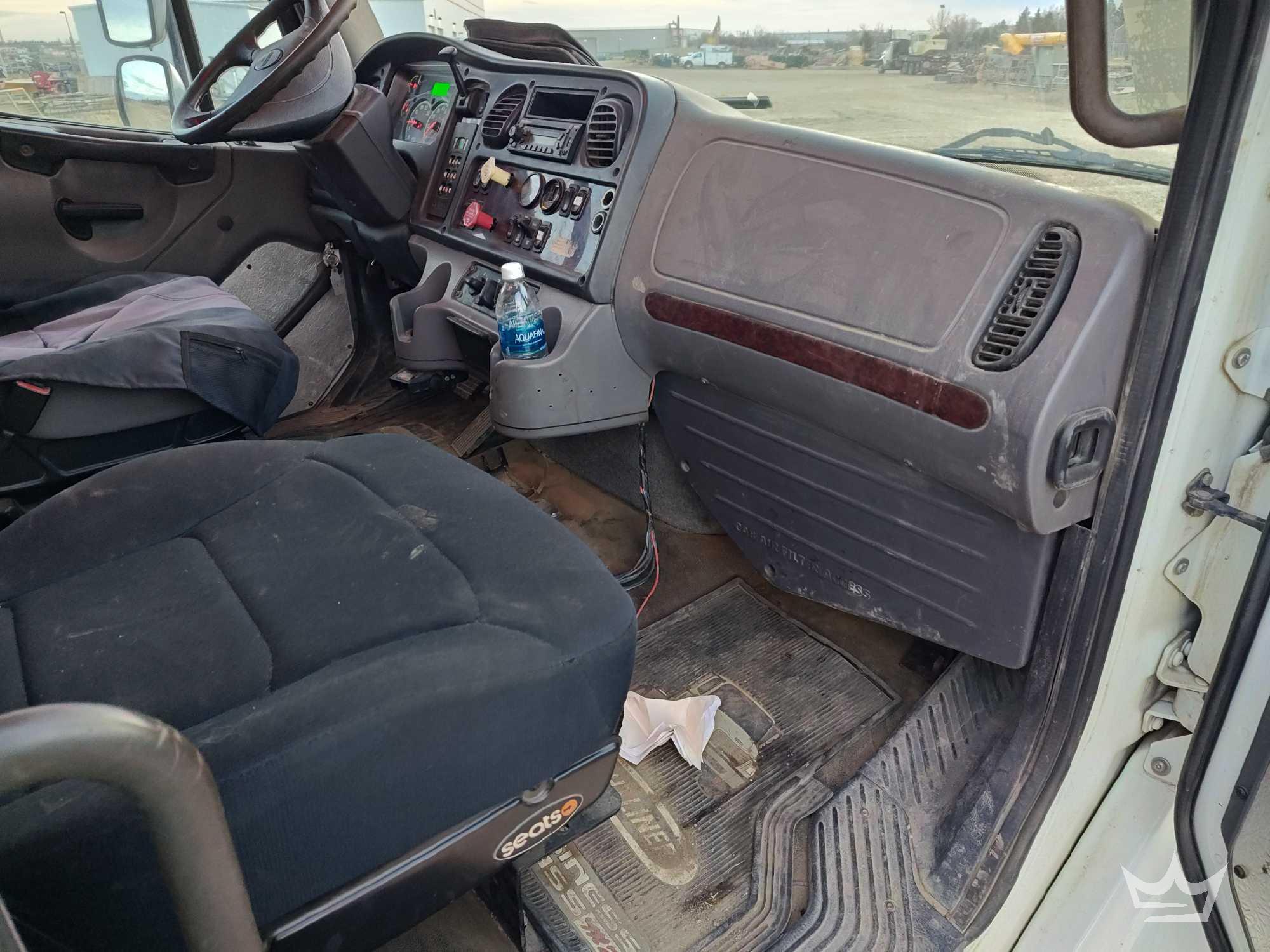 2014 Freightliner M2 106