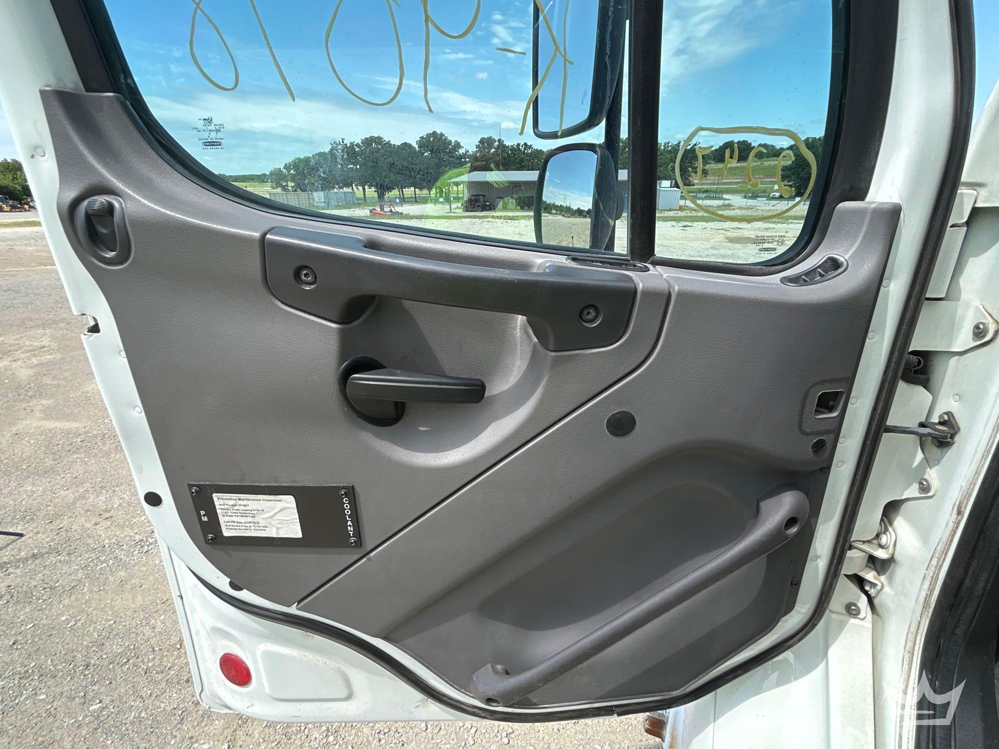 2014 Freightliner M2 106