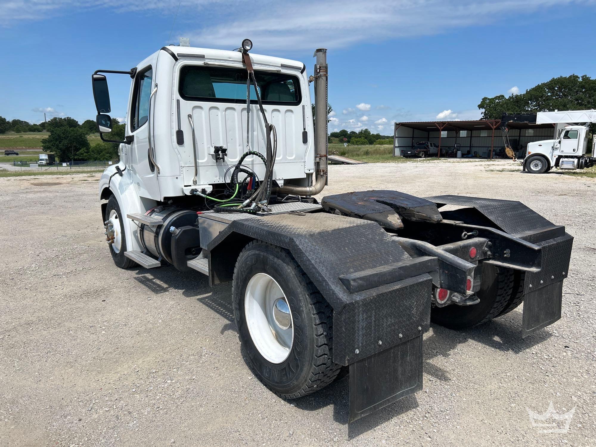 2014 Freightliner M2 106