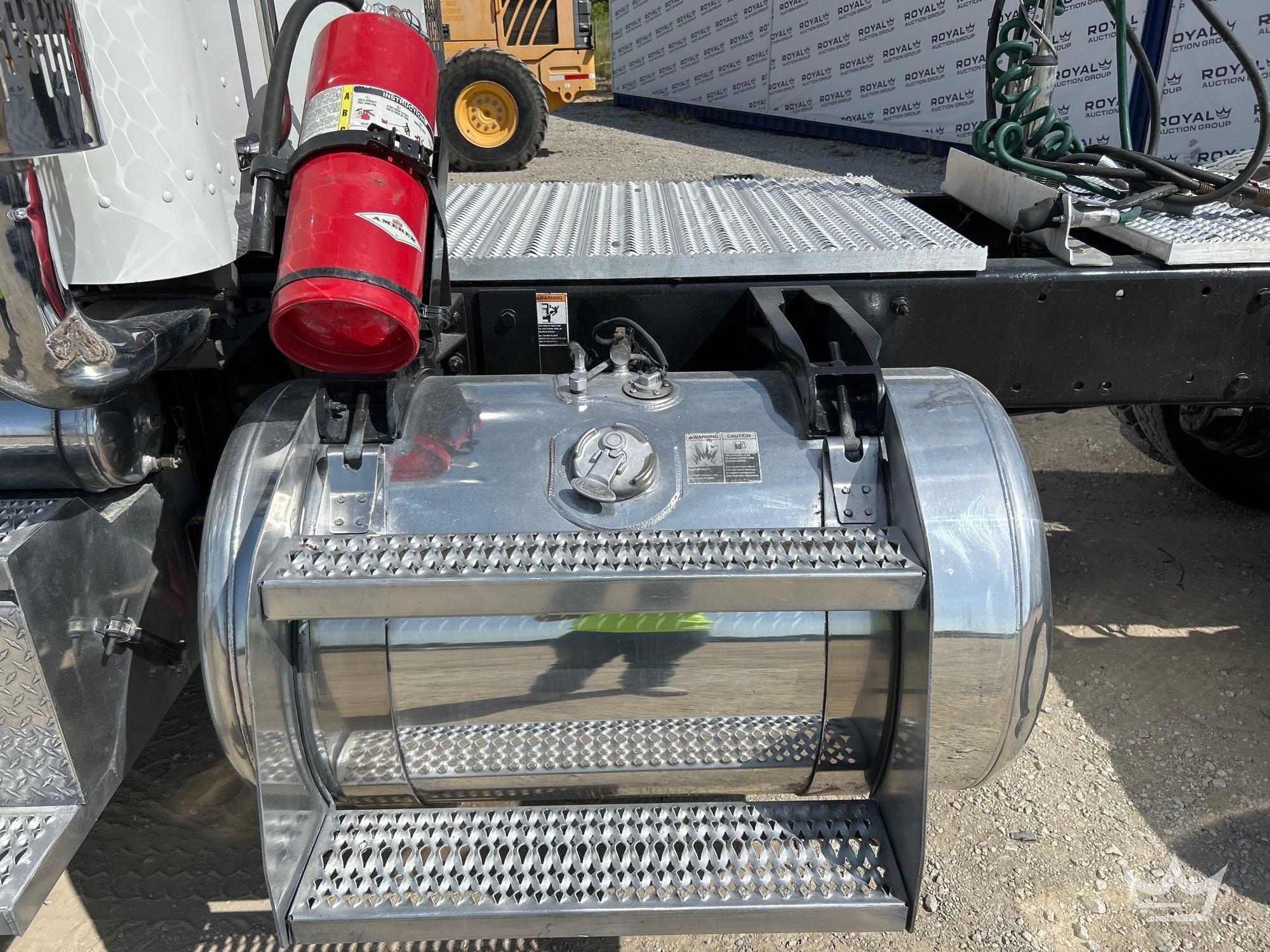 2020 Peterbilt 389