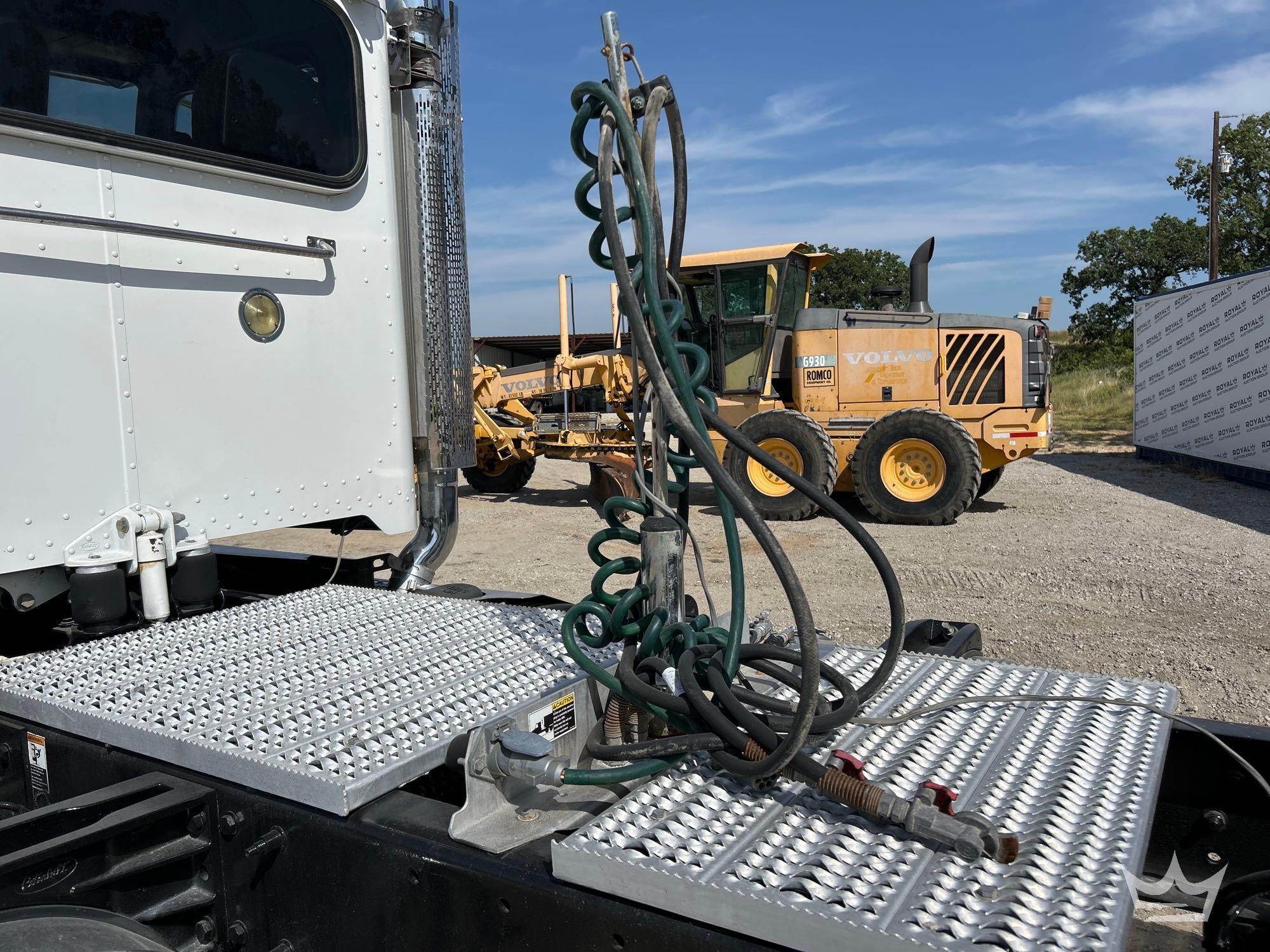 2020 Peterbilt 389