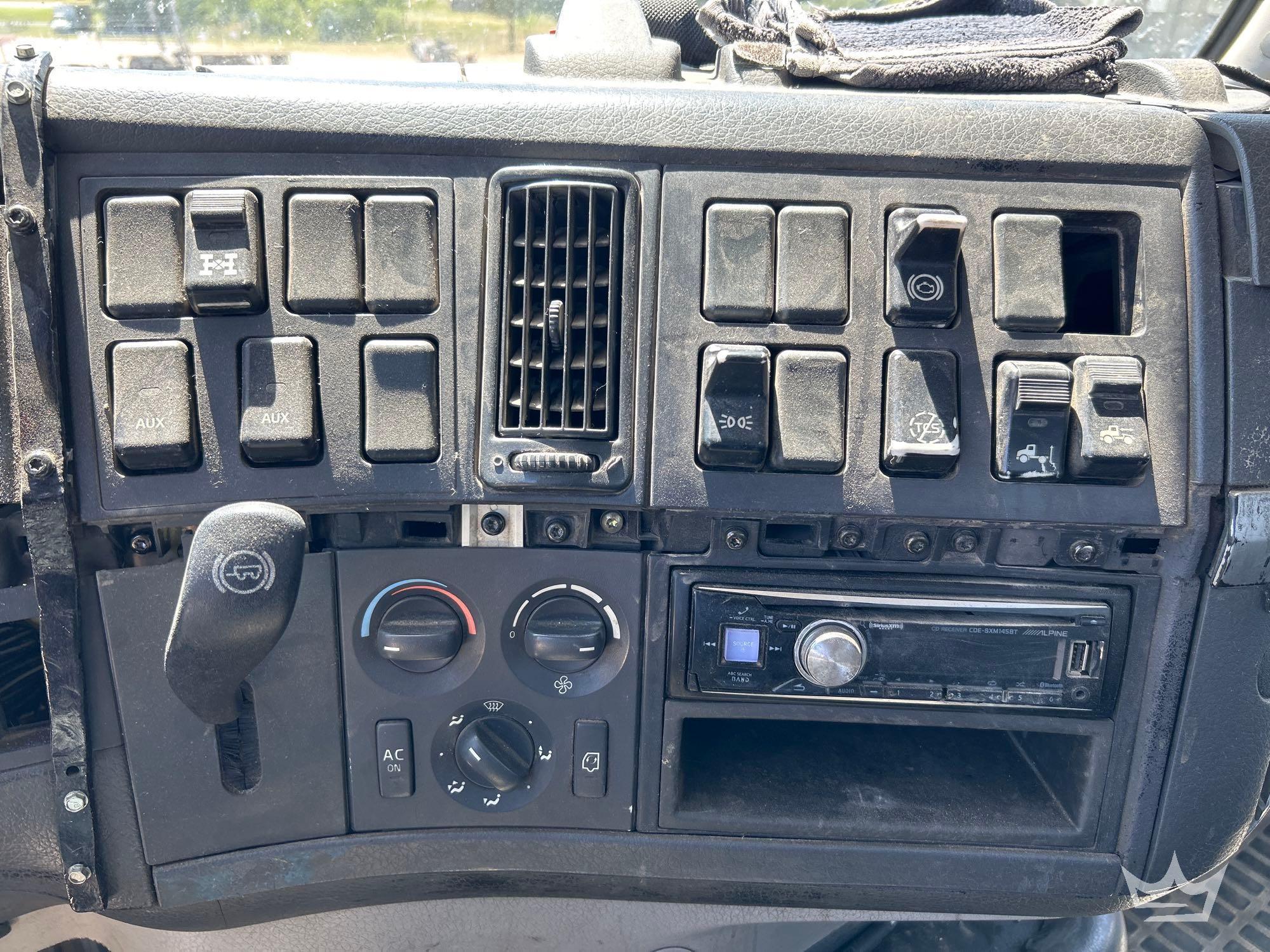 2007 Volvo VNM