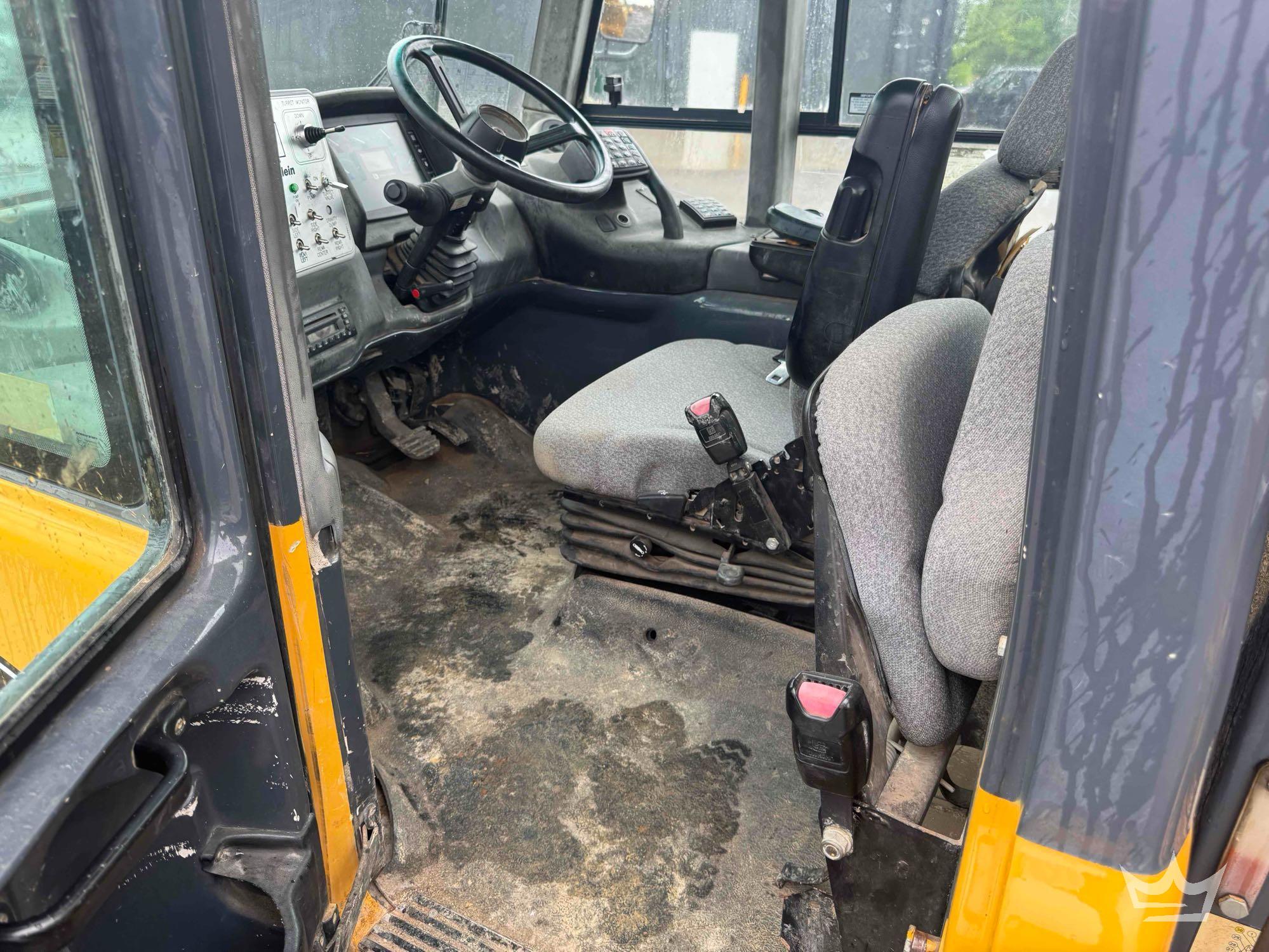 2013 John Deere 250D