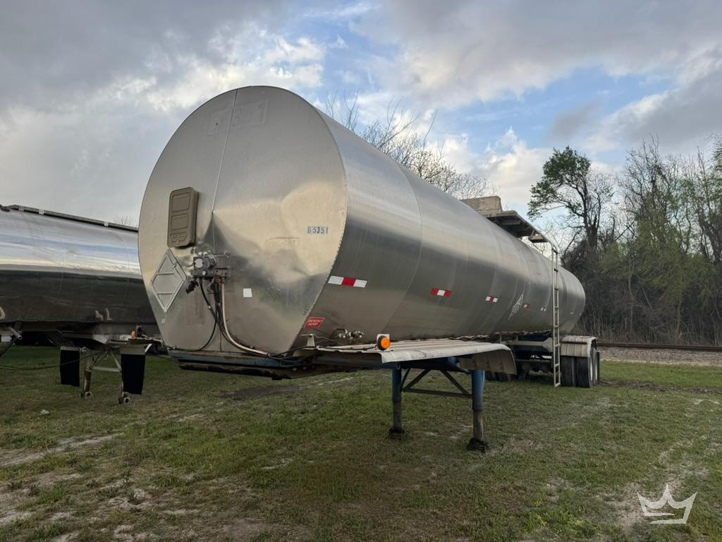1980 Butler 6,500 Gallon T/A Chemical Tanker Trailer