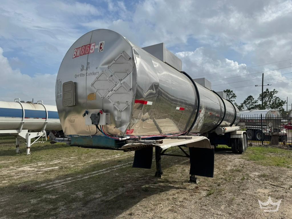 1984 Fruehauf 6,250 Gallon T/A Chemical Tanker Trailer
