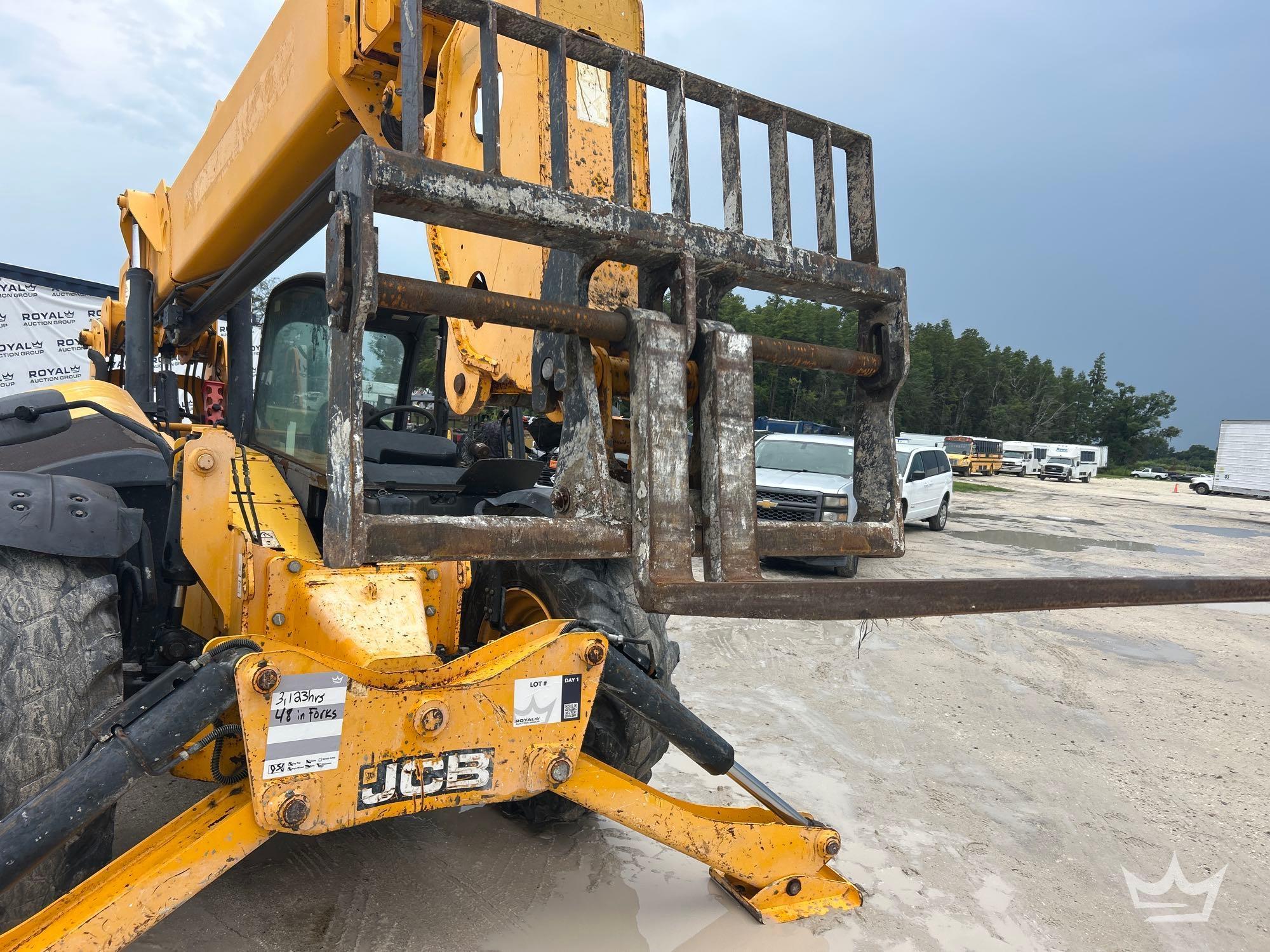 2019 JCB 510-56