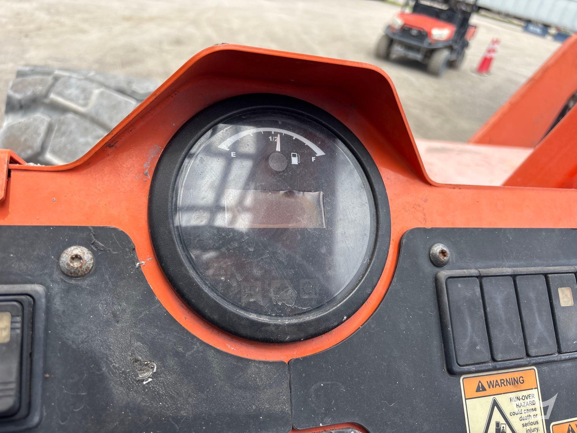 2019 JLG 8042