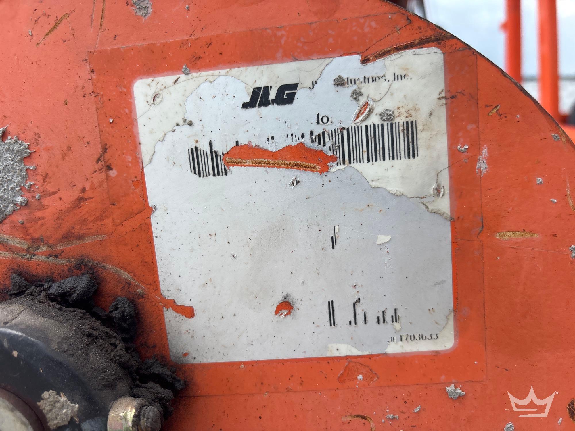 2019 JLG 8042