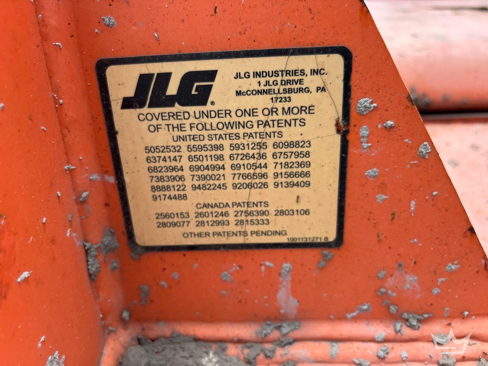 2019 JLG 8042