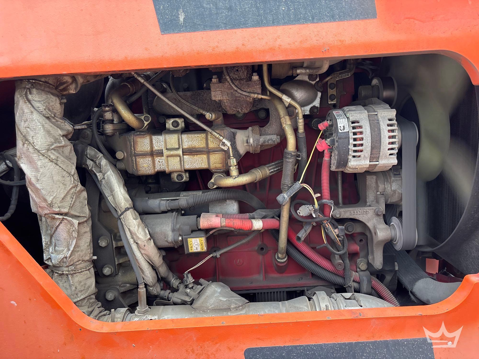 2019 JLG 8042