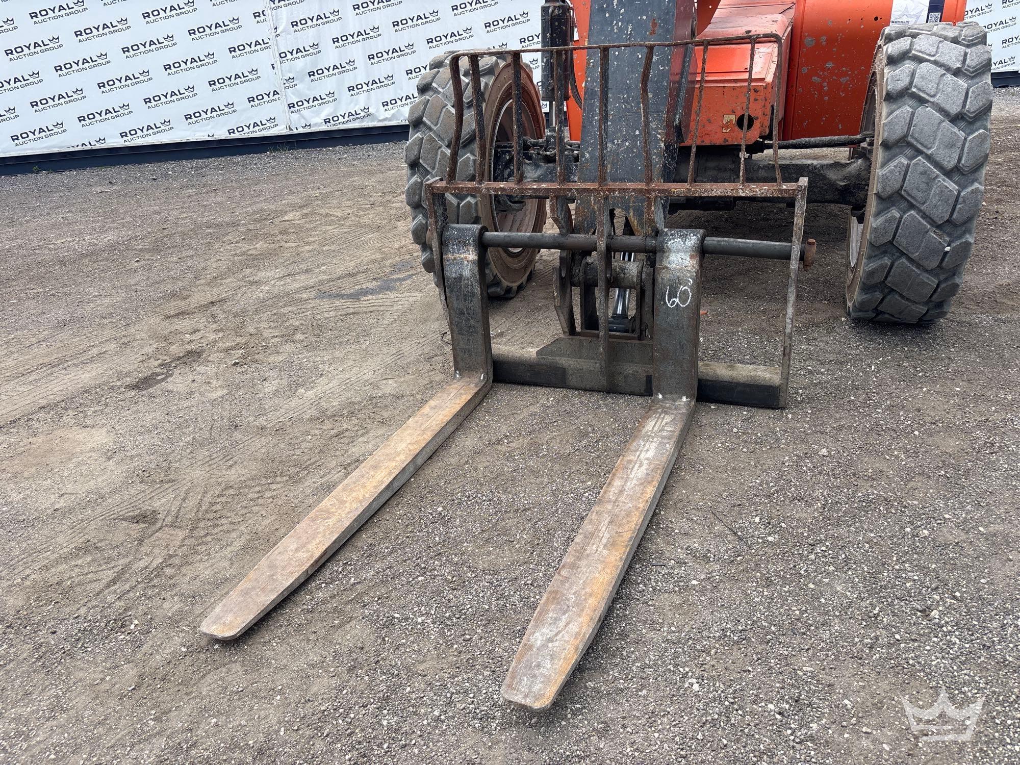 2019 JLG 8042