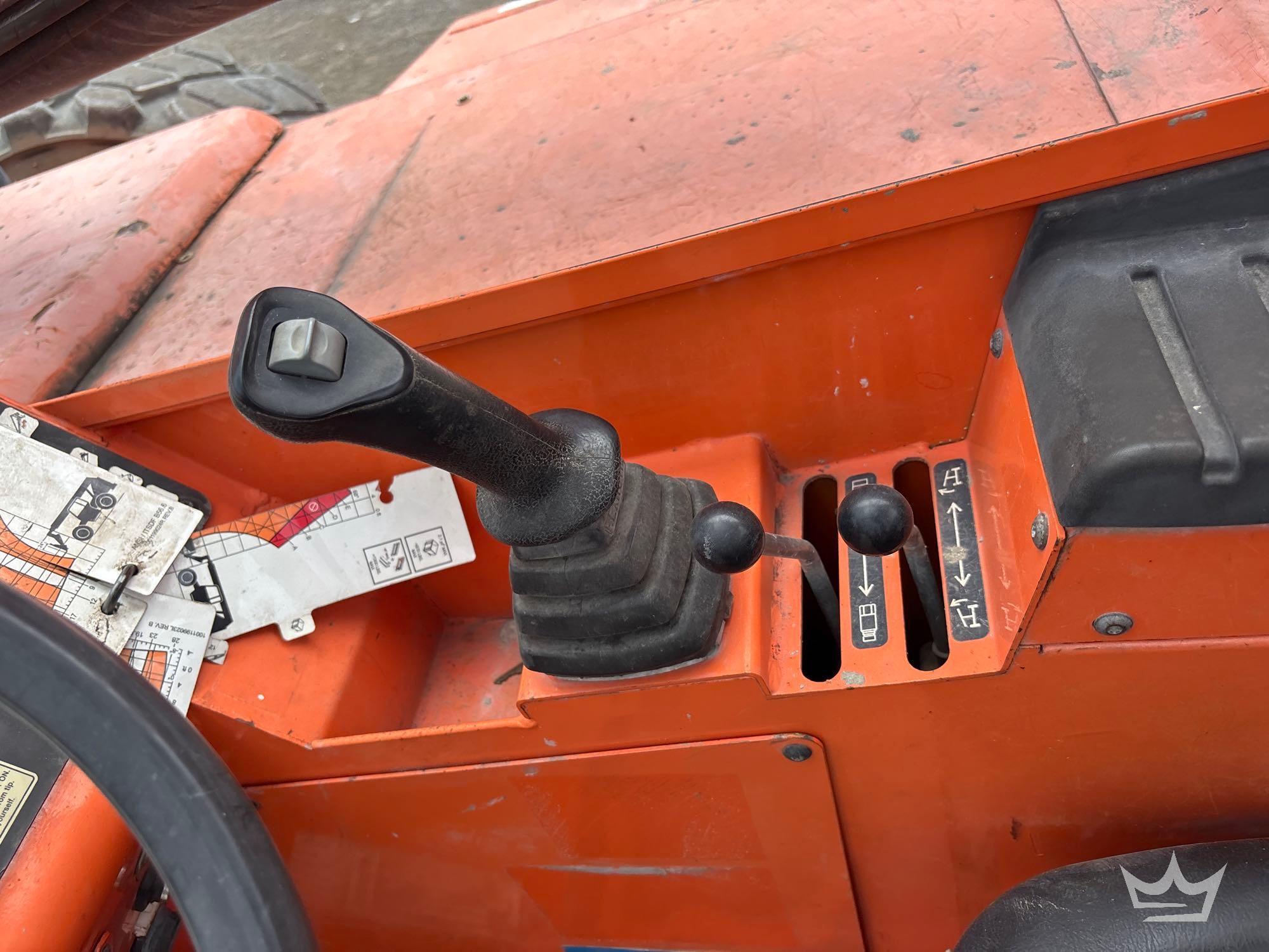 2019 JLG 8042